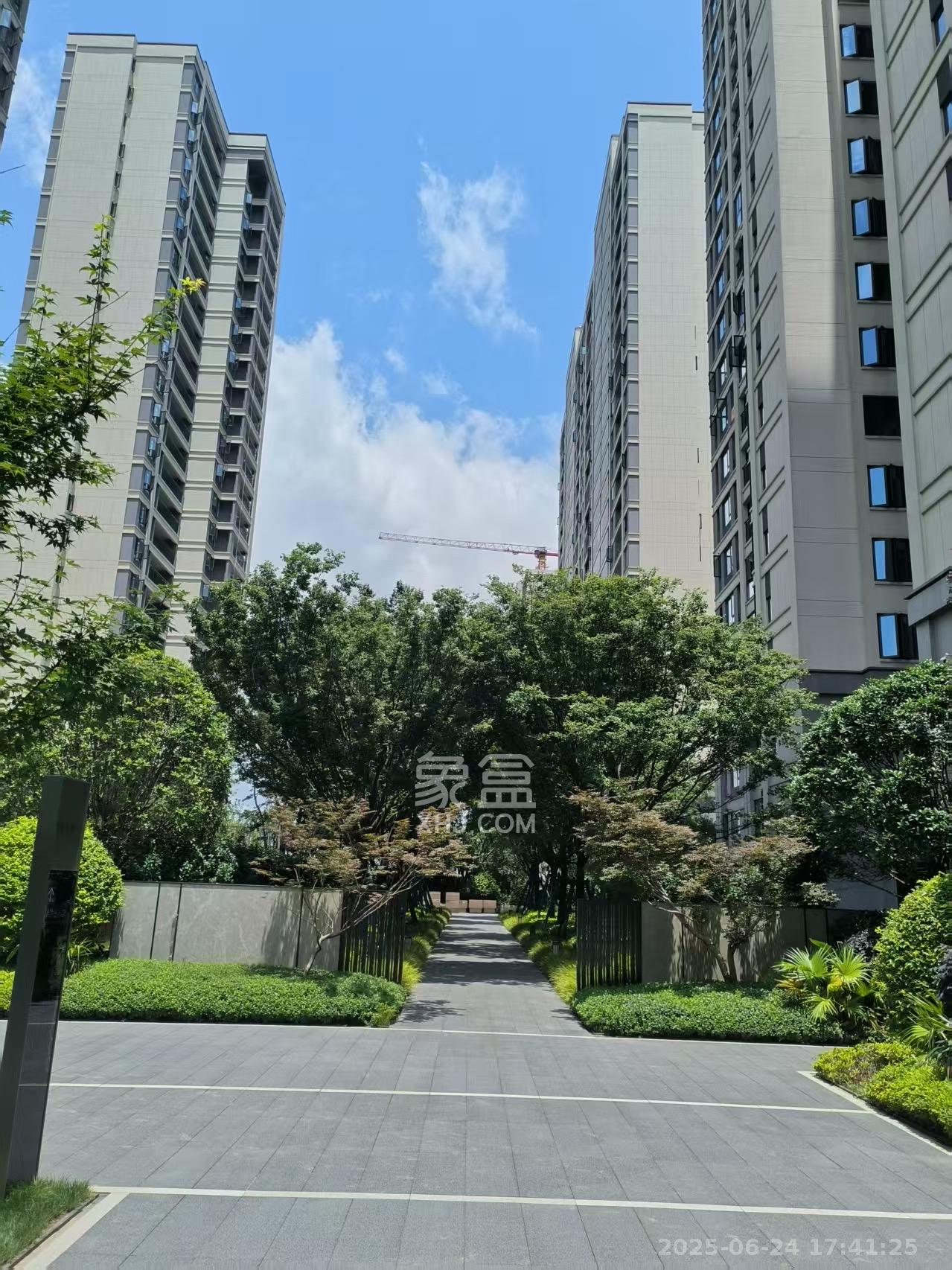 龙湖翠湖壹号  3室2厅2卫   2680.00元/月室内图