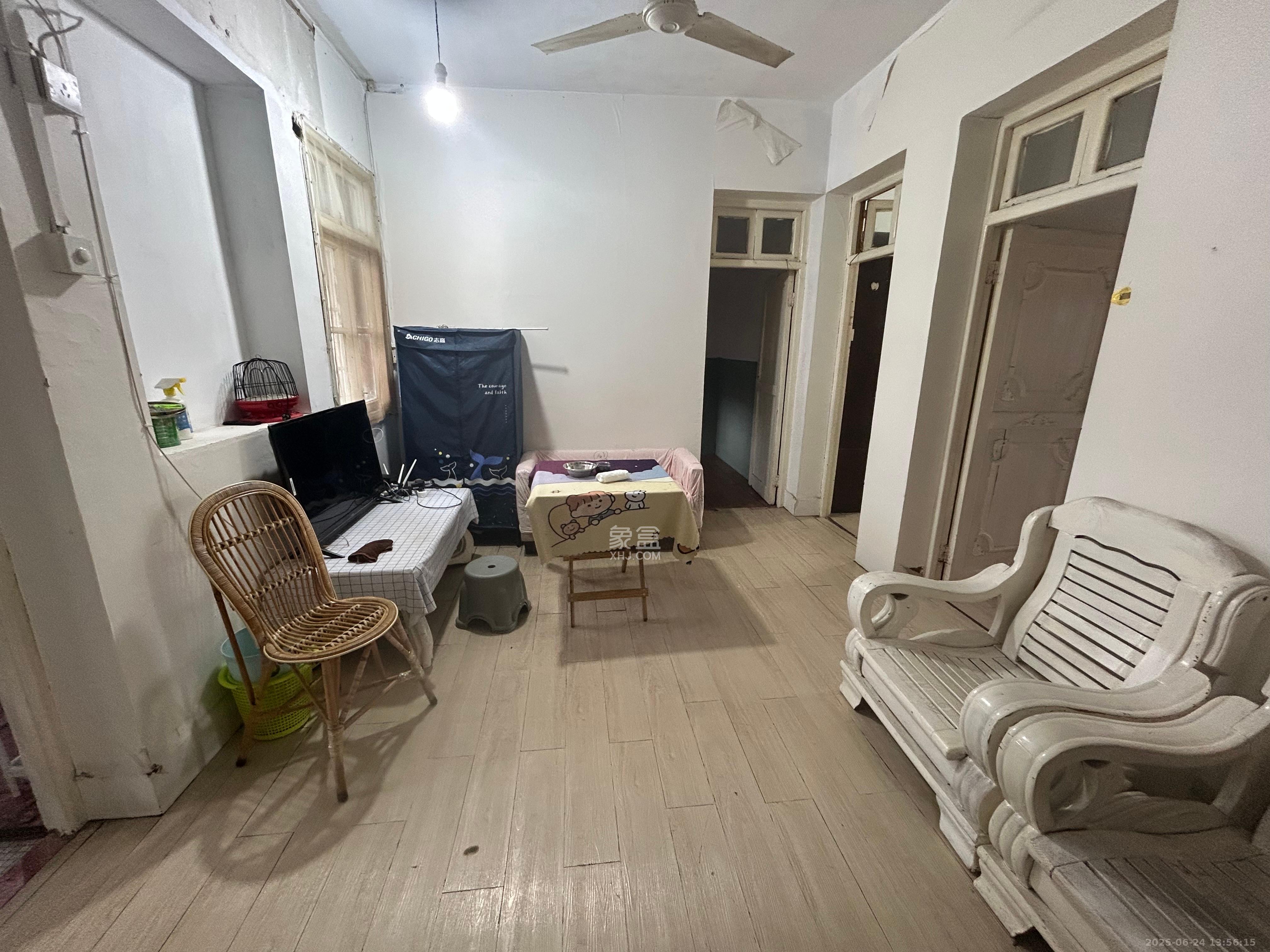 红花坡社区 3室1厅1卫 1500.0元/月 红花坡社区 3室1厅1卫 1500.0元/月室内图