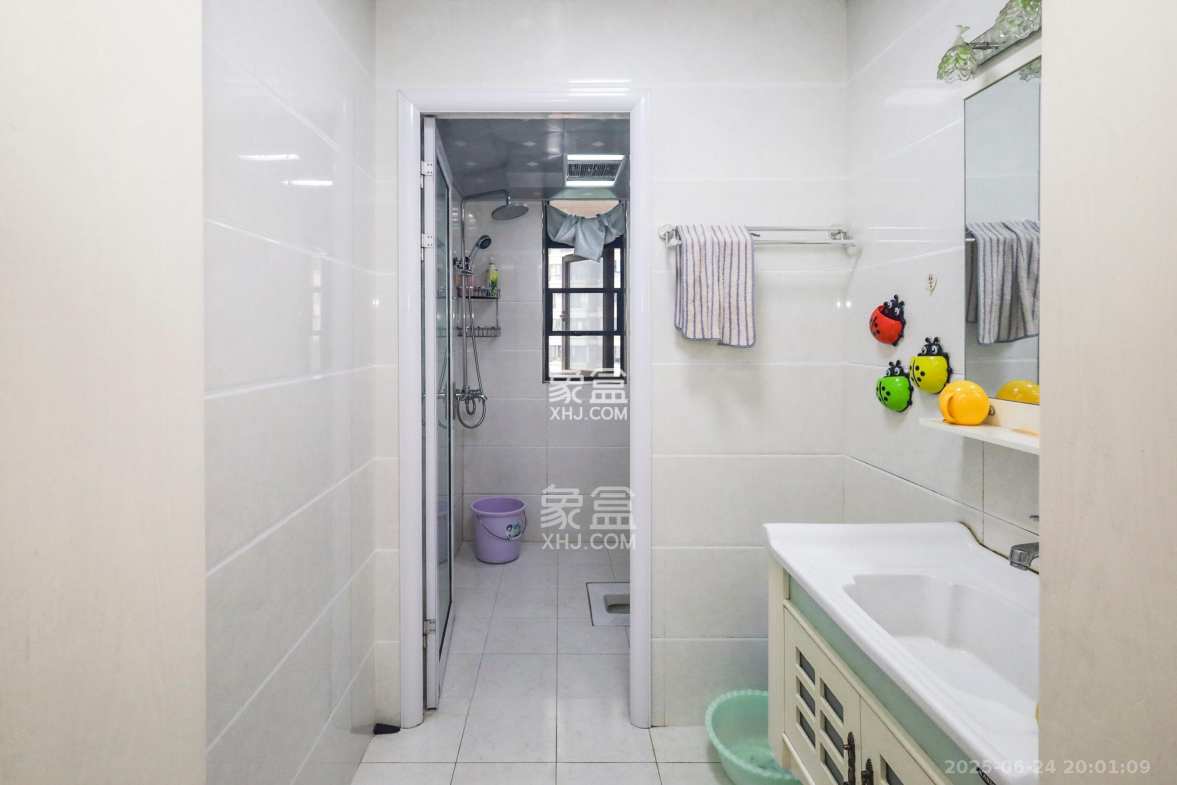 恒鑫山水卿卿  3室2厅2卫    105.0万 恒鑫山水卿卿  3室2厅2卫    105.0万卫生间