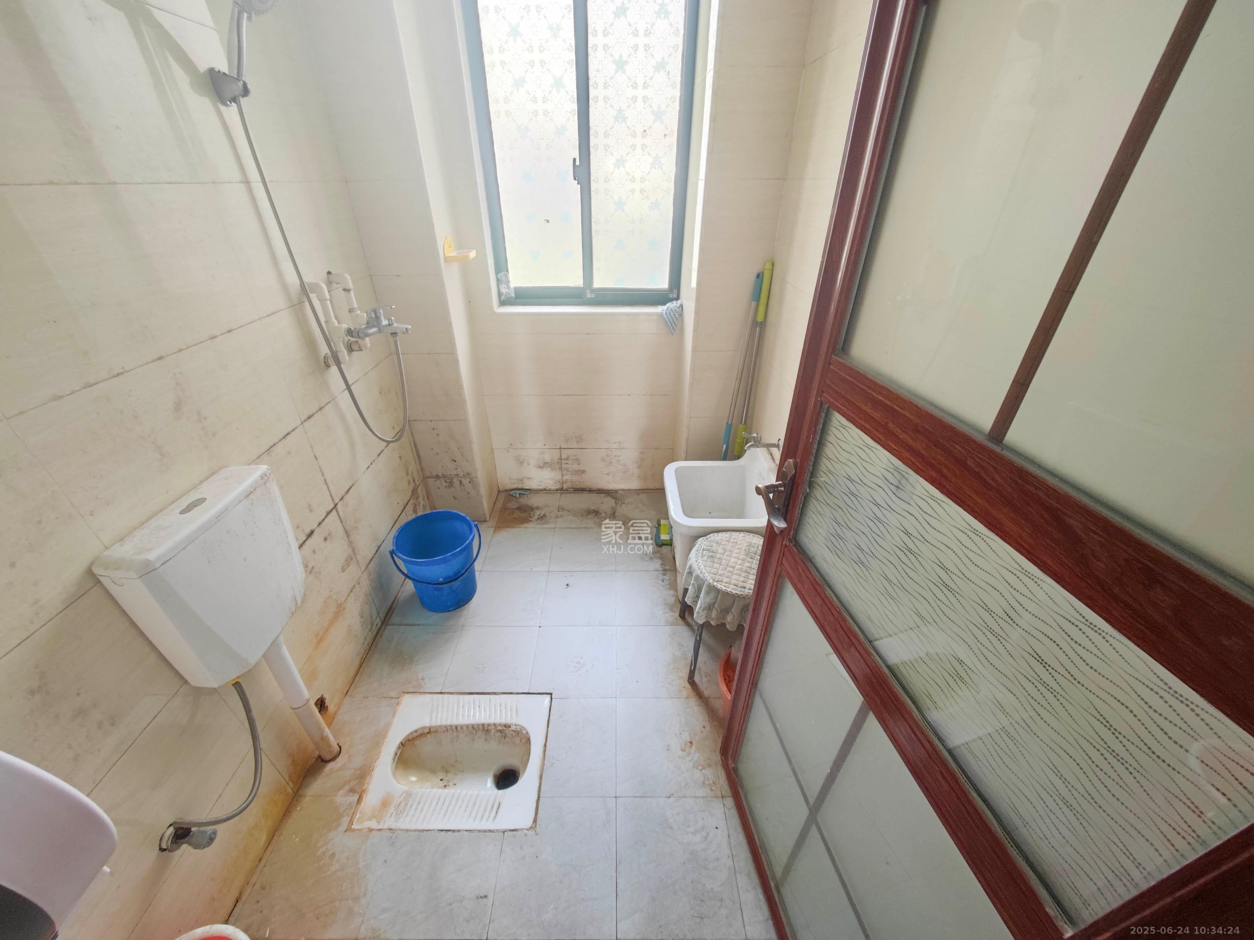 华盛世纪新城  3室2厅2卫    102.0万卫生间