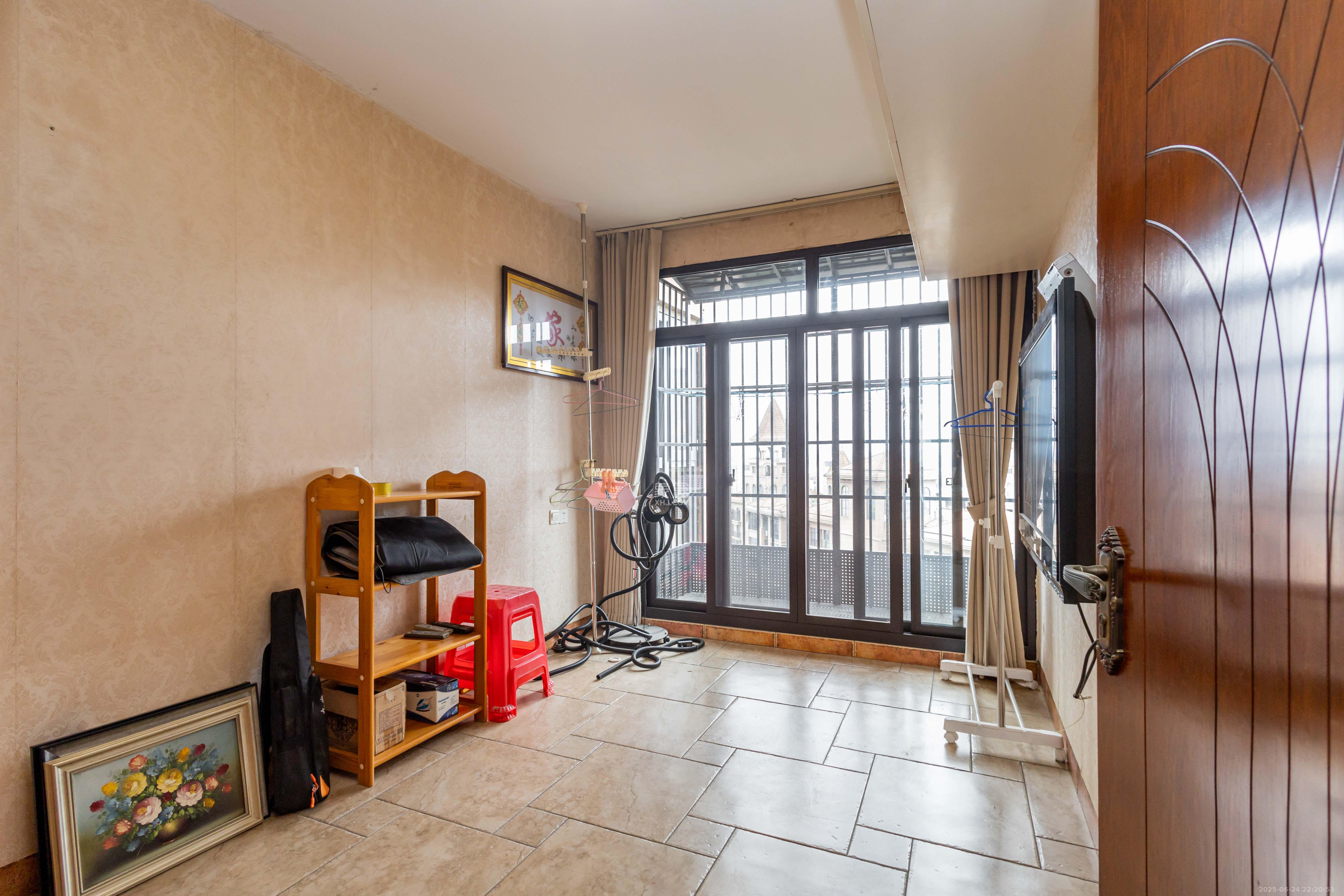 康桥长郡  4室2厅2卫    110.0万卧室