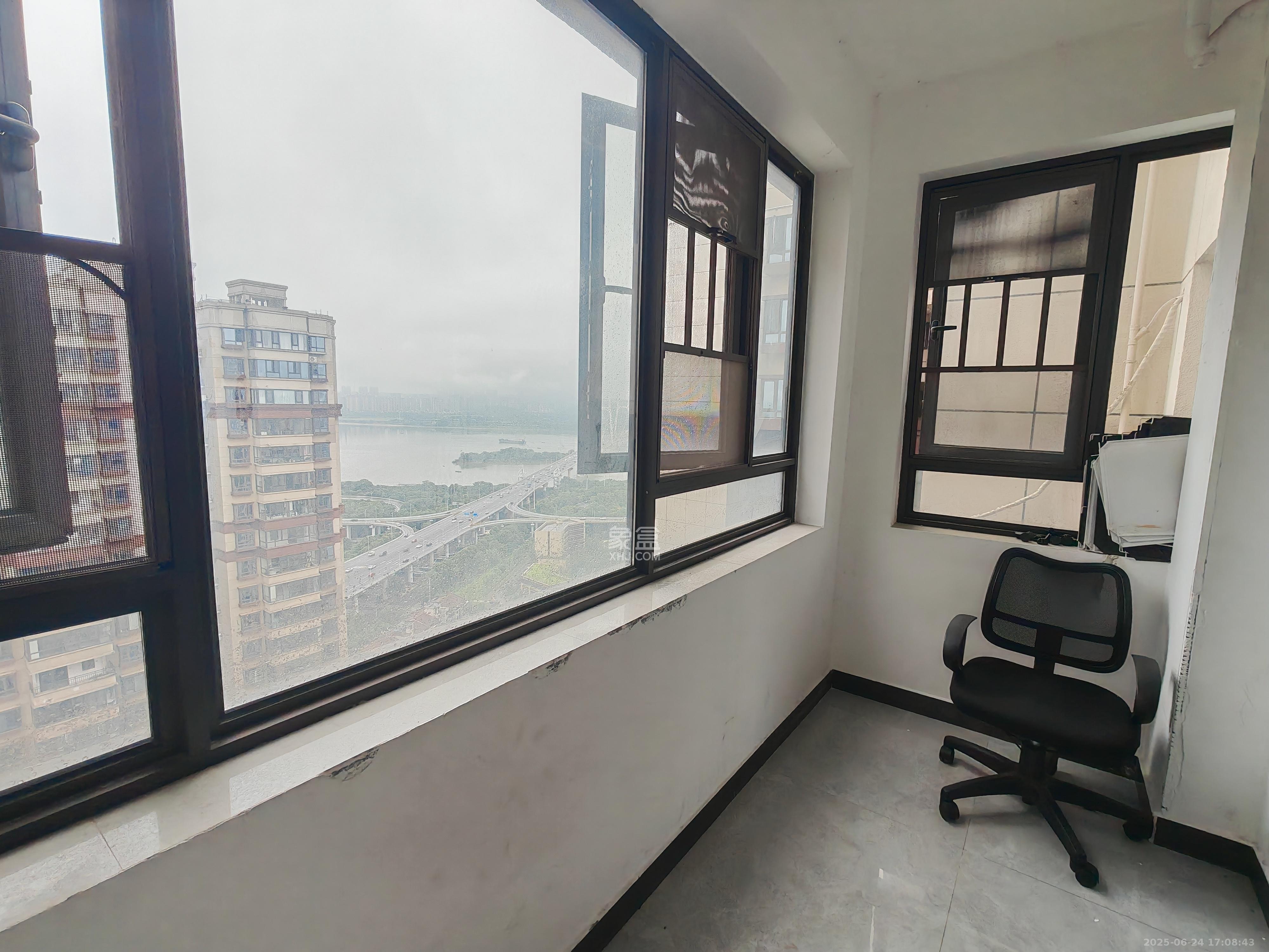 山语城三期 4室2厅2卫 2600.0元/月 山语城三期 4室2厅2卫 2600.0元/月室内图