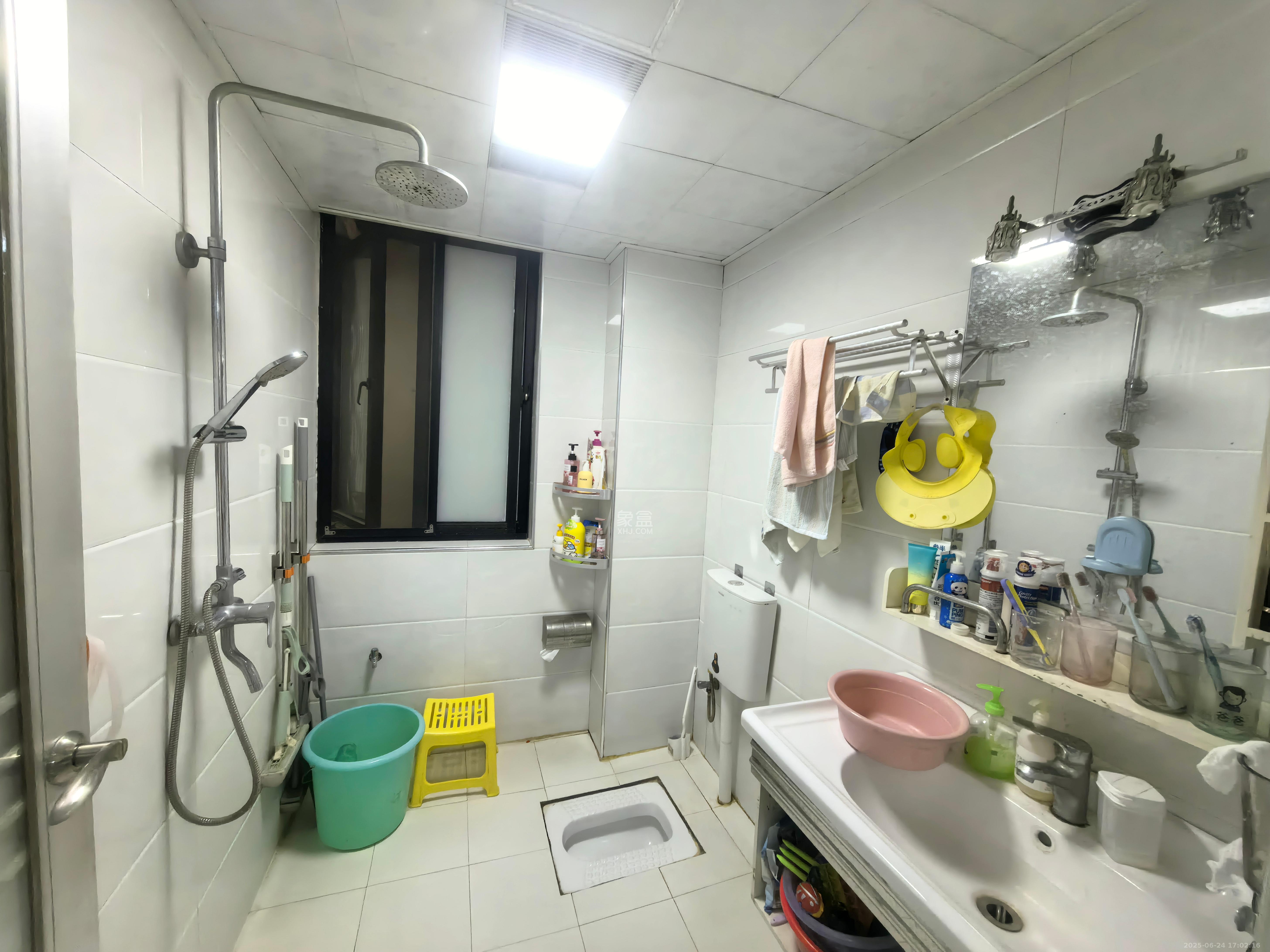 幸福郡音乐花园 3室2厅1卫 45.0万 幸福郡音乐花园 3室2厅1卫 45.0万客厅