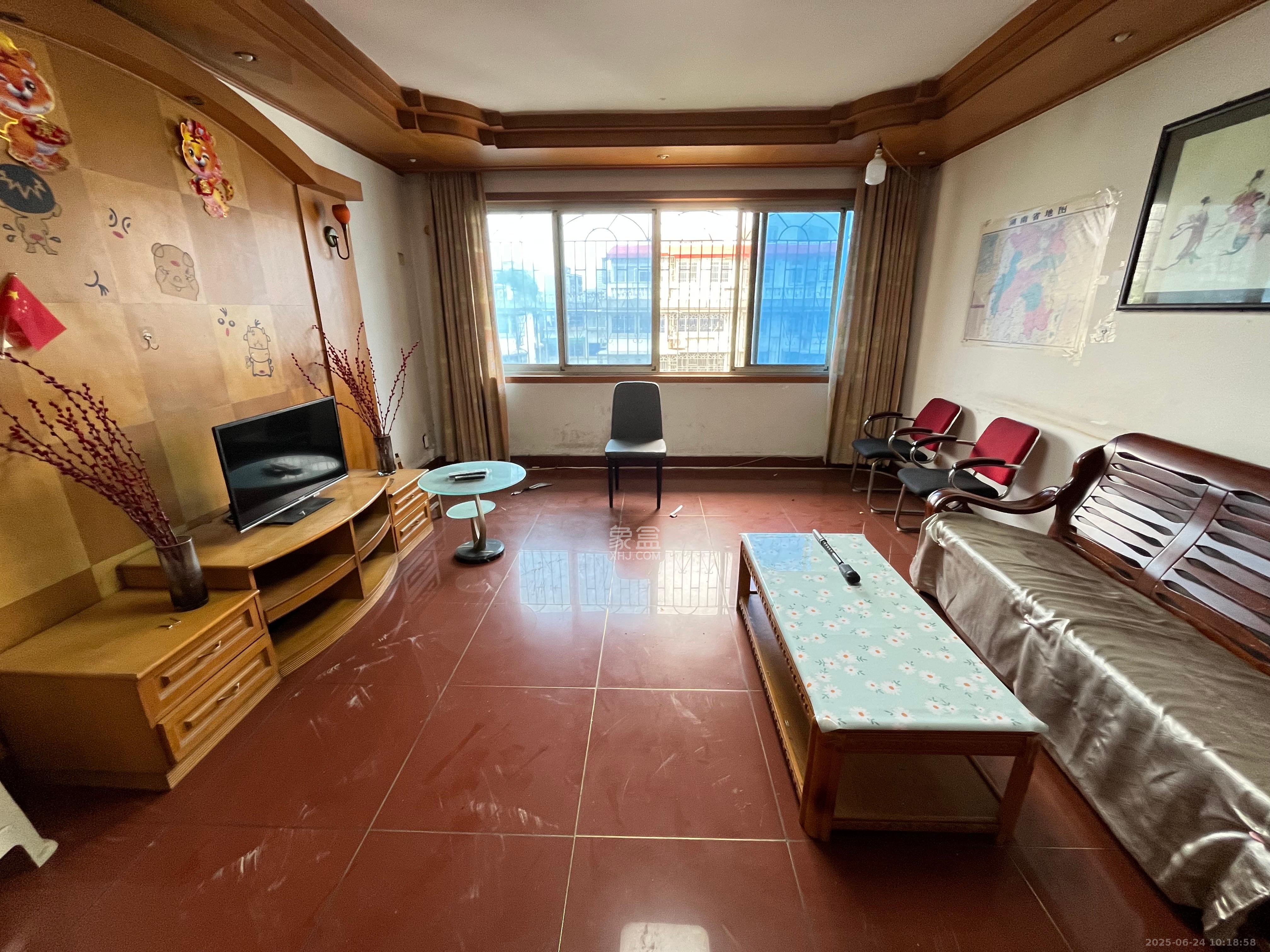 鸿园小区 3室2厅1卫 2000.0元/月 鸿园小区 3室2厅1卫 2000.0元/月室内图