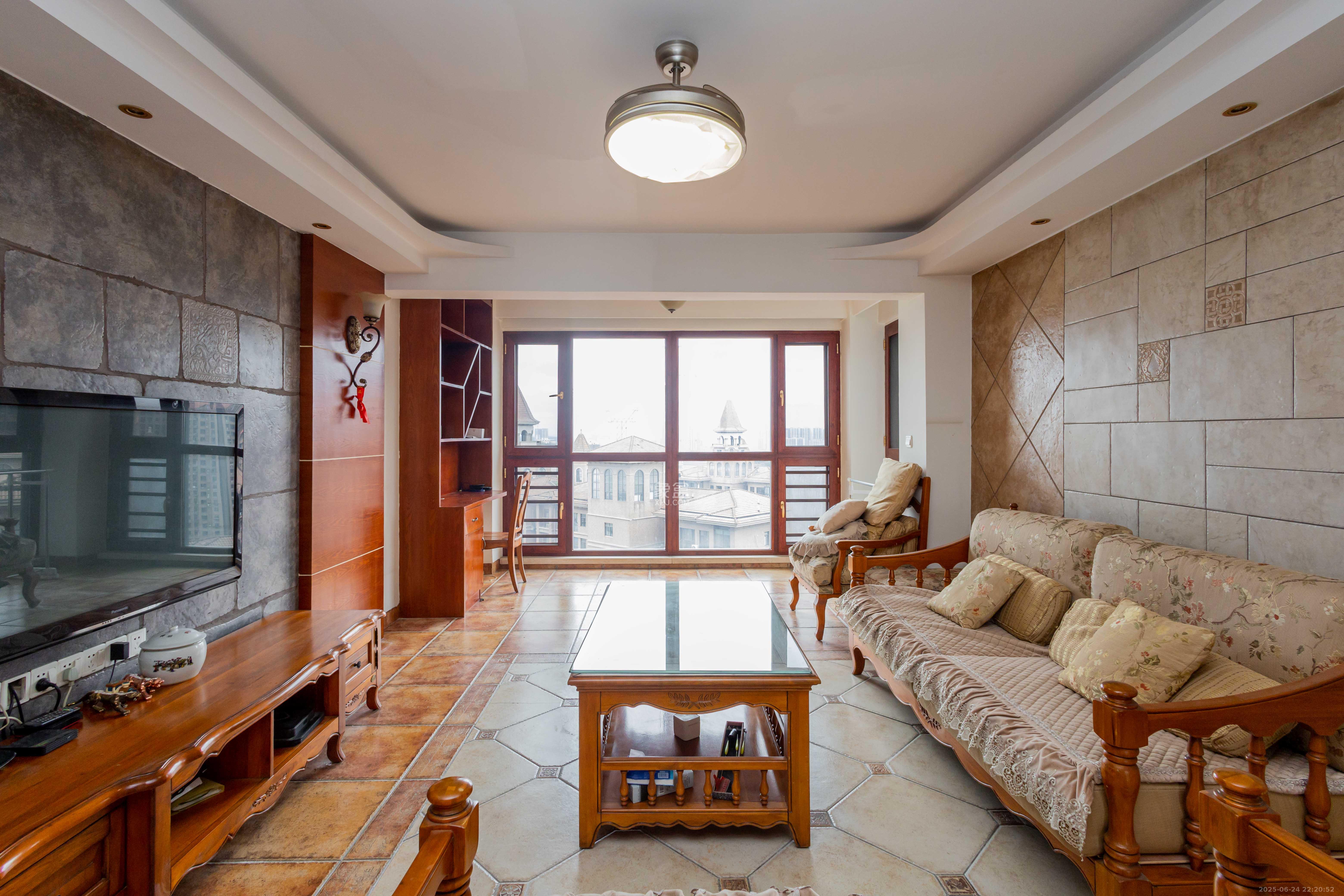 康桥长郡 4室2厅2卫 110.0万 康桥长郡 4室2厅2卫 110.0万客厅