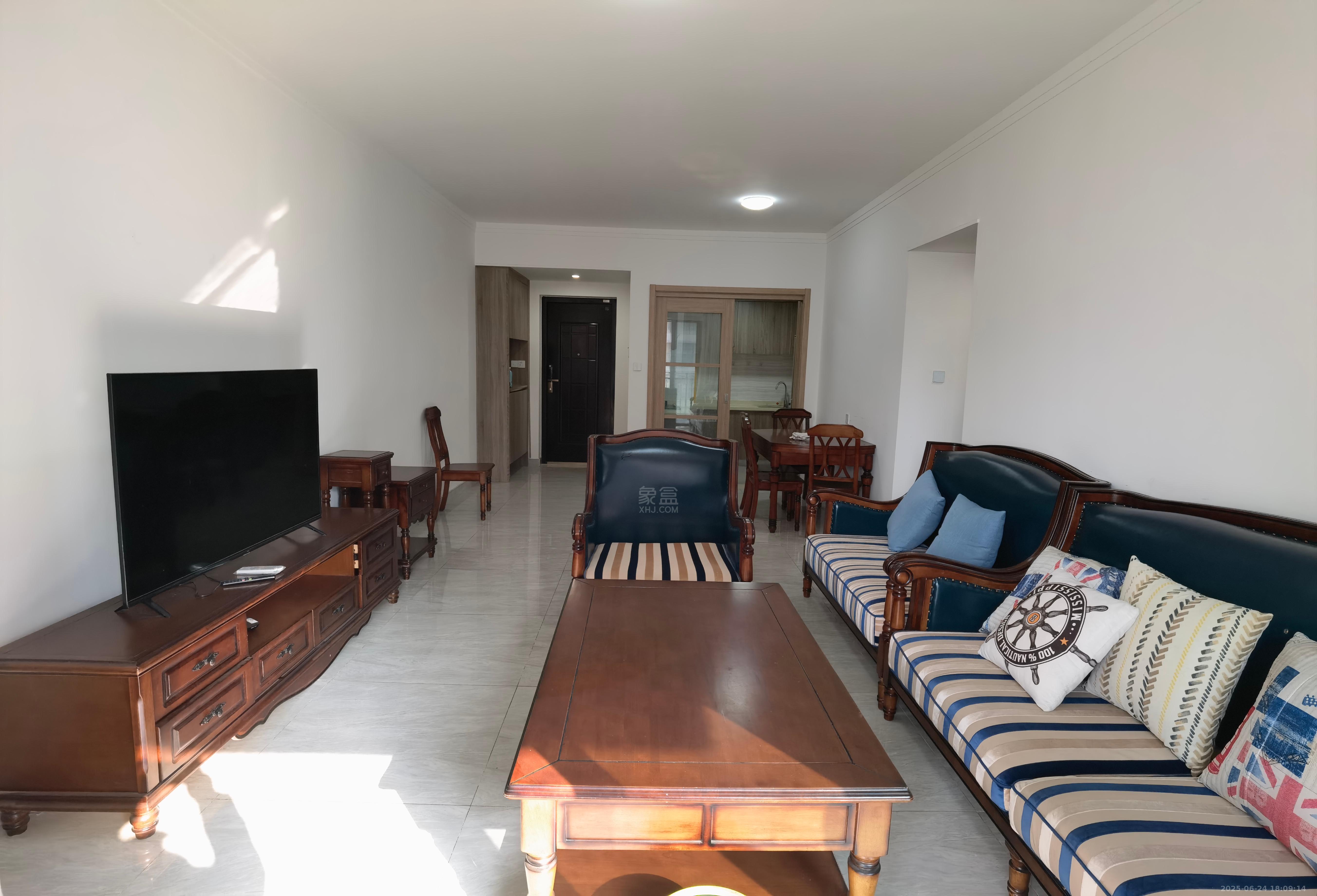 蓝溪谷 3室2厅2卫 2200.0元/月 蓝溪谷 3室2厅2卫 2200.0元/月室内图