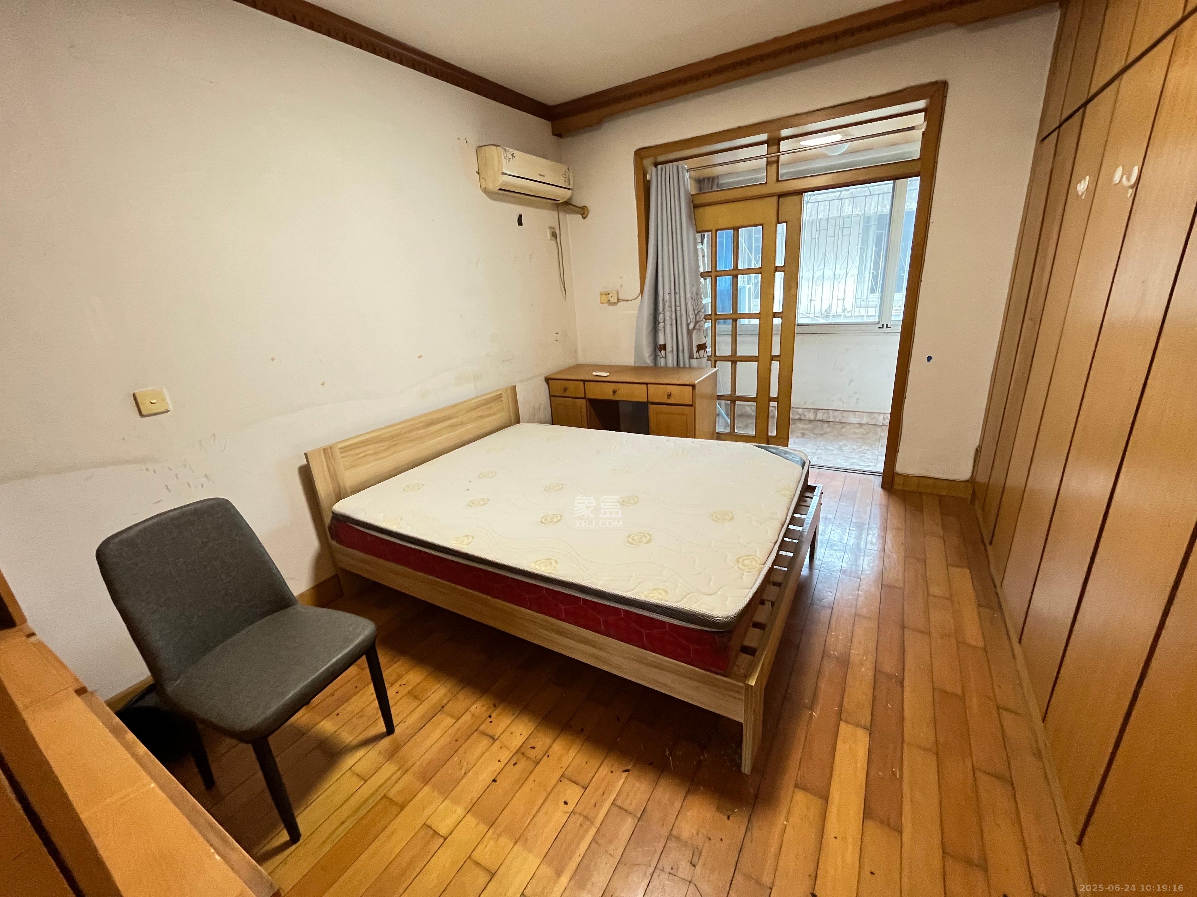 鸿园小区 3室2厅1卫 2000.0元/月 鸿园小区 3室2厅1卫 2000.0元/月室内图