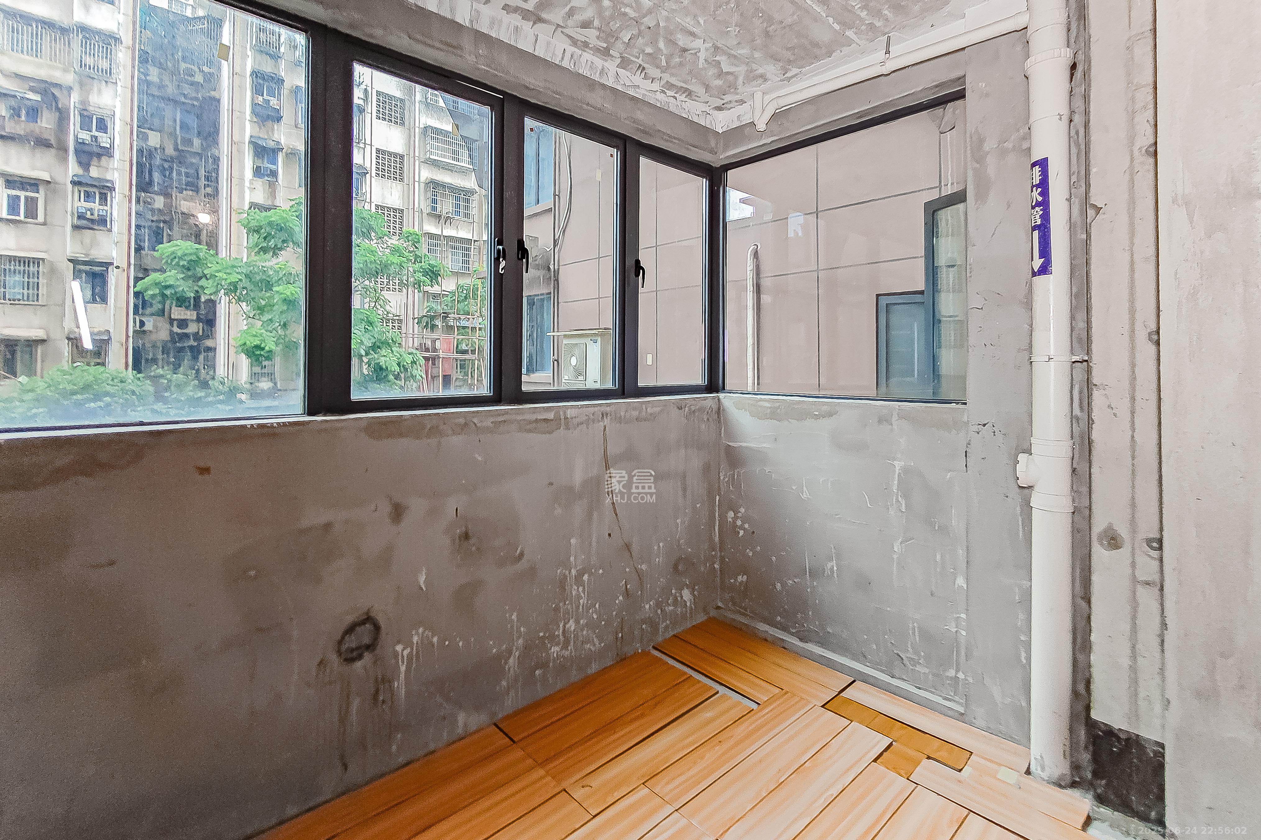 湖南第六工程有限公司机关小区(六公司机关大院) 4室2厅2卫 155.0万 湖南第六工程有限公司机关小区(六公司机关大院) 4室2厅2卫 155.0万阳台