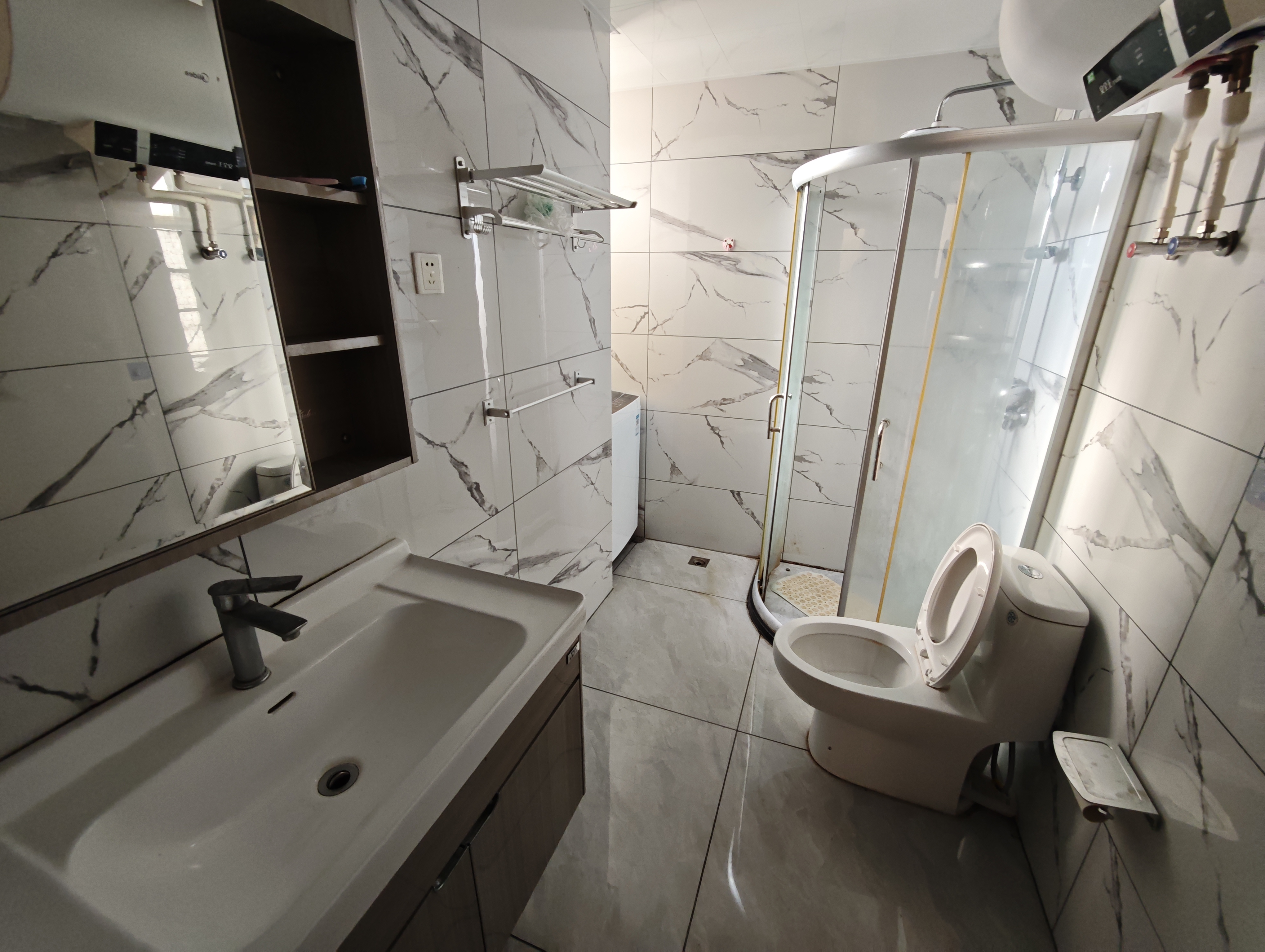 海市盛楼 3室2厅1卫 2600.0元/月 海市盛楼 3室2厅1卫 2600.0元/月室内图