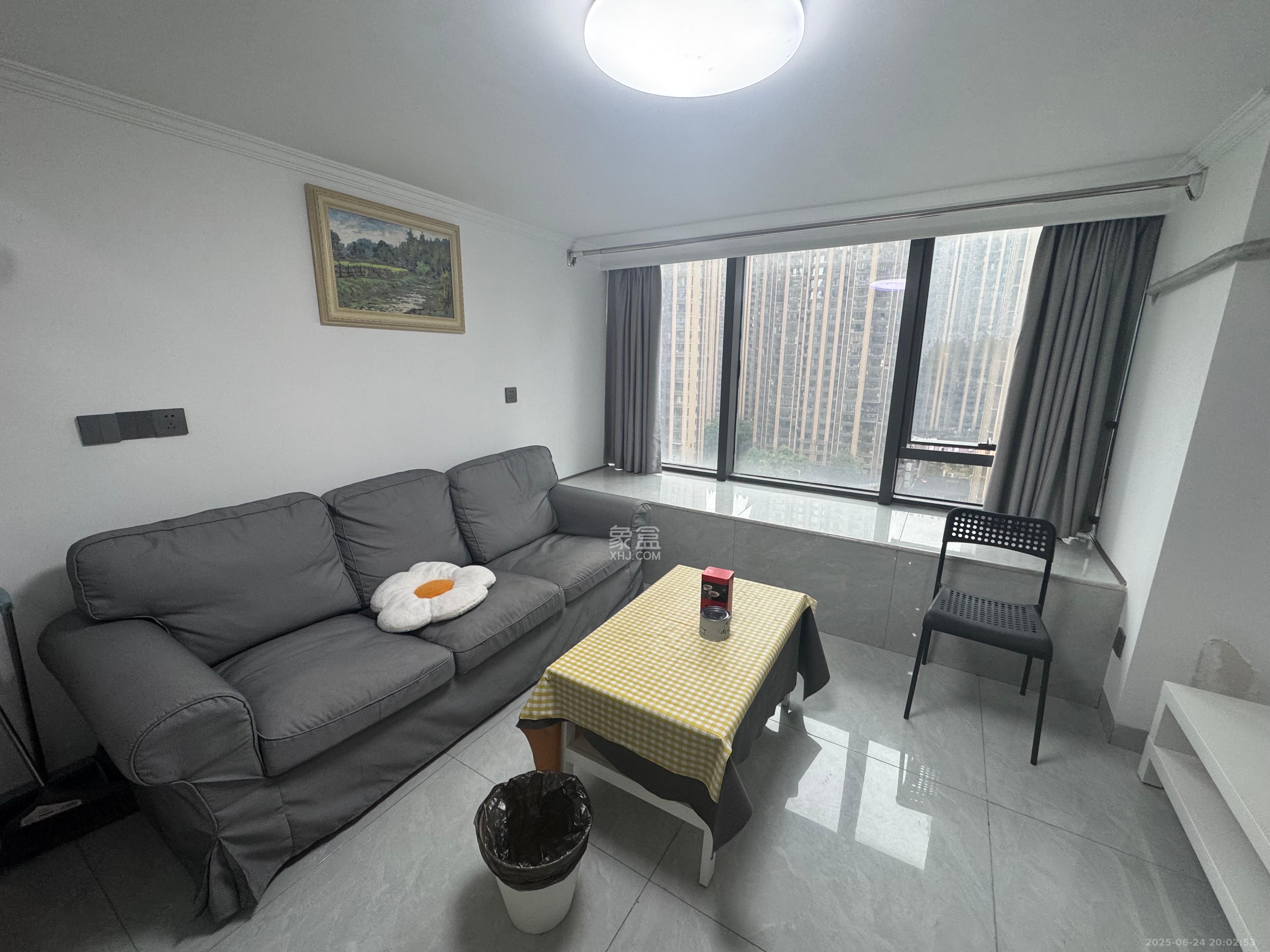 龙湖铂金岛  2室1厅1卫    2400.0元/月室内图