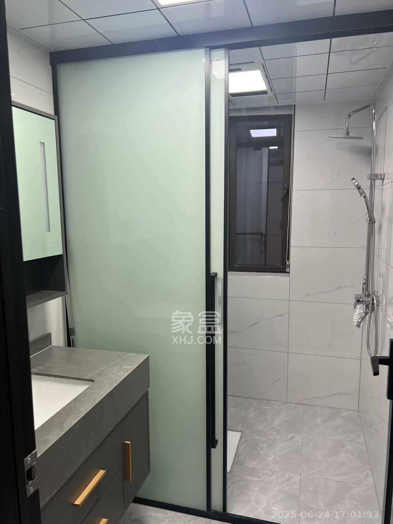 卓越浅水湾  3室2厅2卫   3000.00元/月室内图