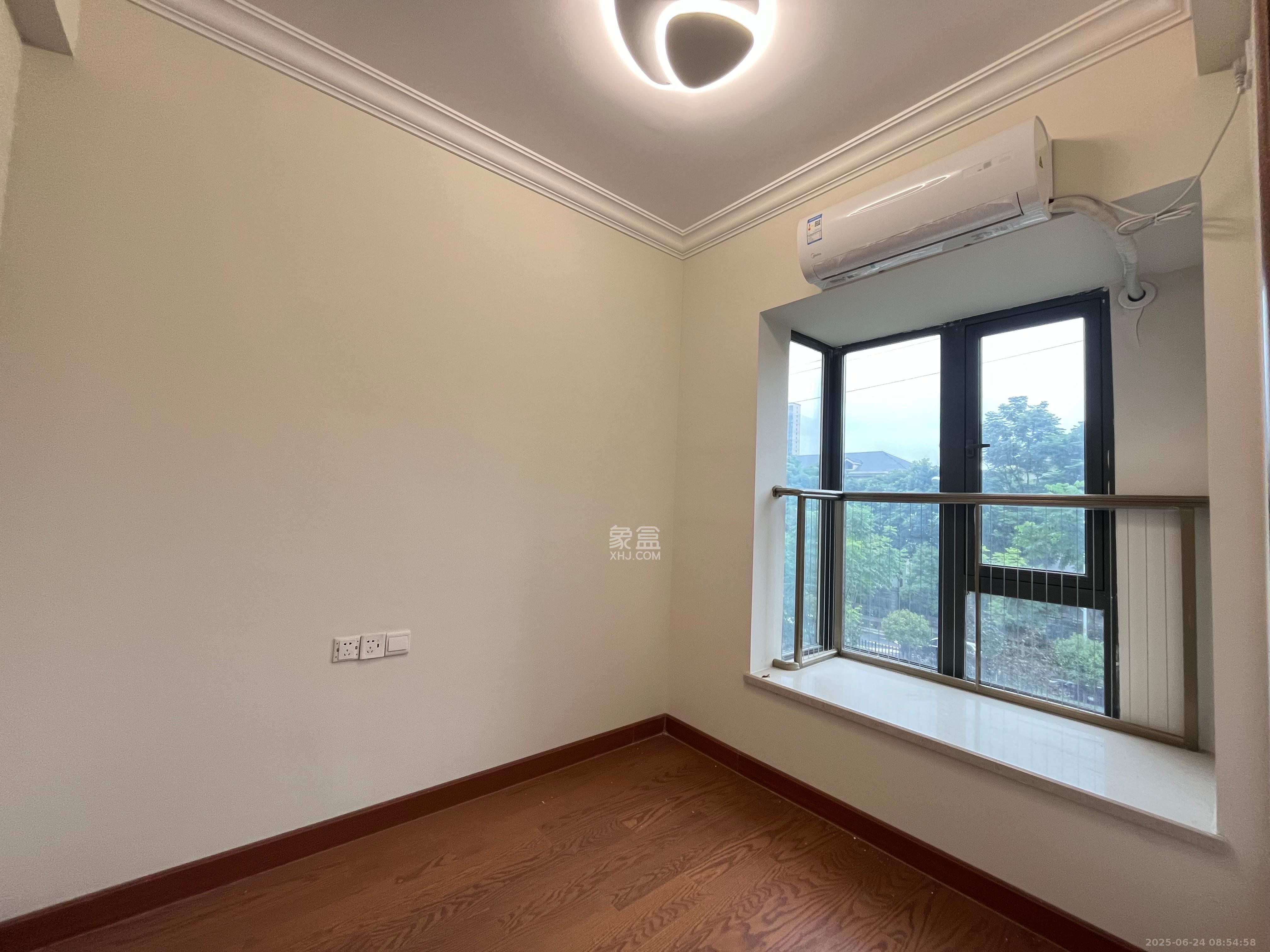 恒大江湾  3室2厅2卫    2500.0元/月 恒大江湾  3室2厅2卫    2500.0元/月室内图