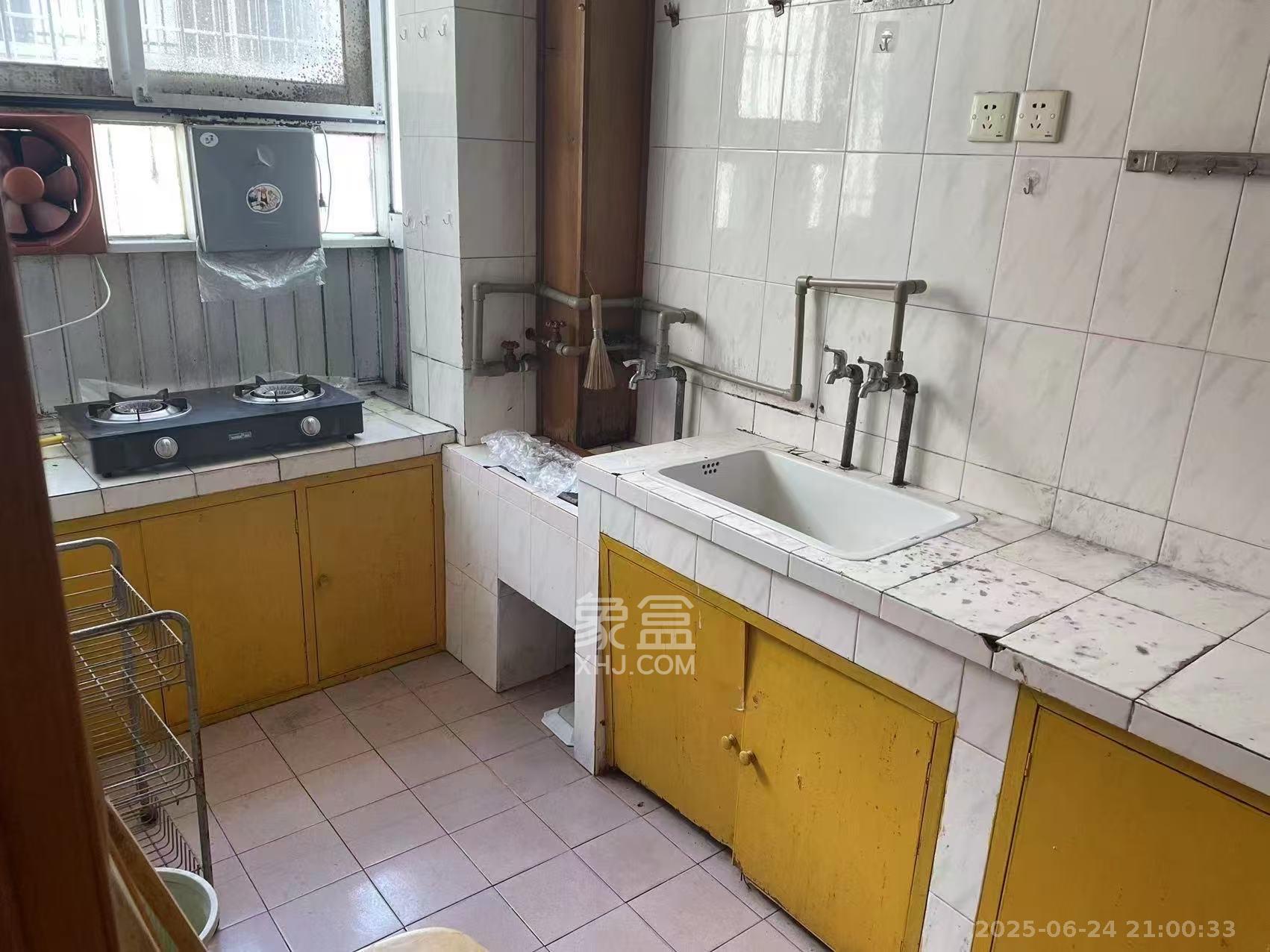 省政府机关二院 1室2厅1卫 3000.0元/月 省政府机关二院 1室2厅1卫 3000.0元/月室内图