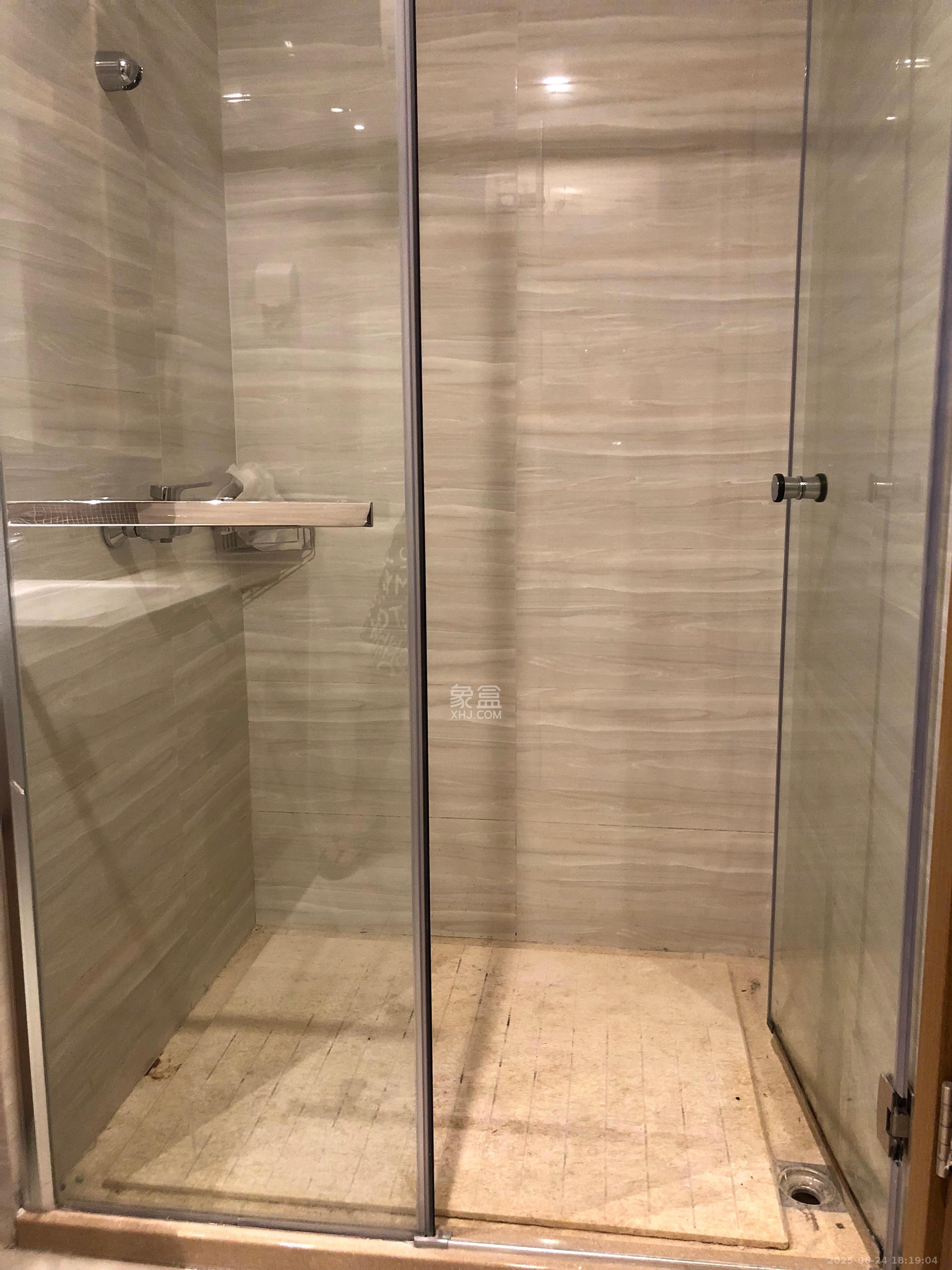 恒大翡翠华庭 1室1厅1卫 1300.0元/月 恒大翡翠华庭 1室1厅1卫 1300.0元/月室内图