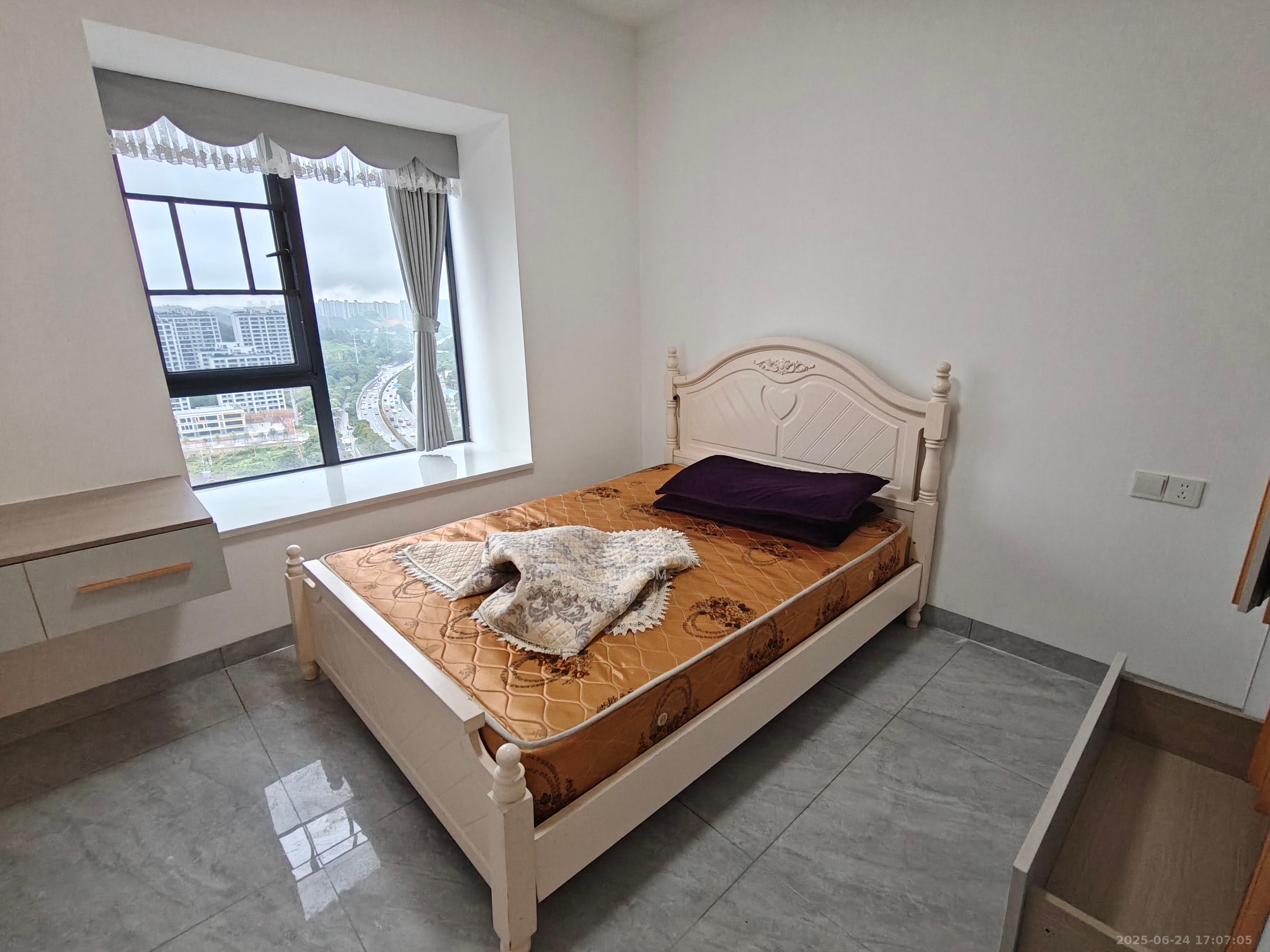 谷峰安置小区(惟德园) 3室2厅2卫 3200.0元/月 谷峰安置小区(惟德园) 3室2厅2卫 3200.0元/月室内图