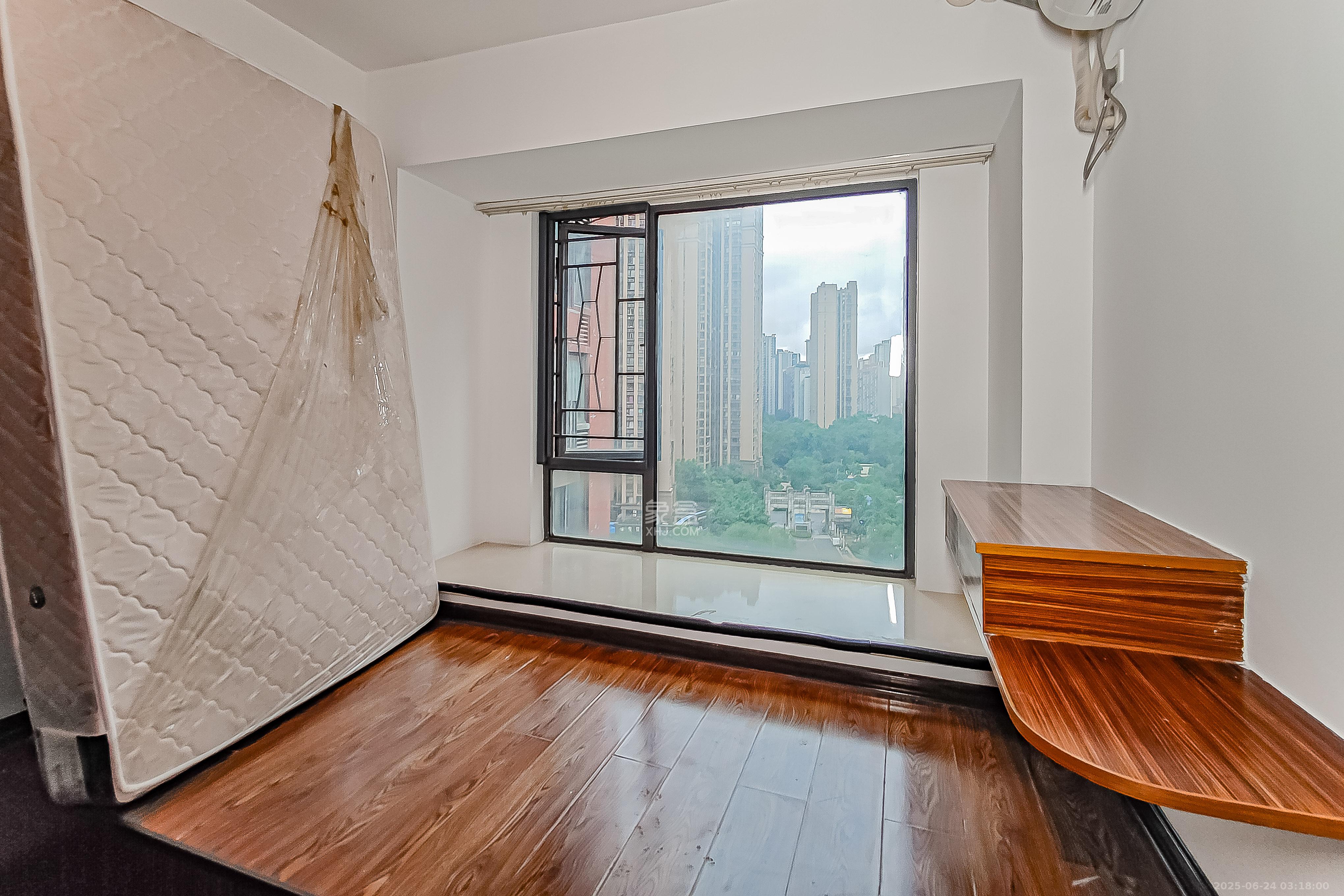 华润凤凰城二期 3室2厅1卫 75.0万 华润凤凰城二期 3室2厅1卫 75.0万卧室