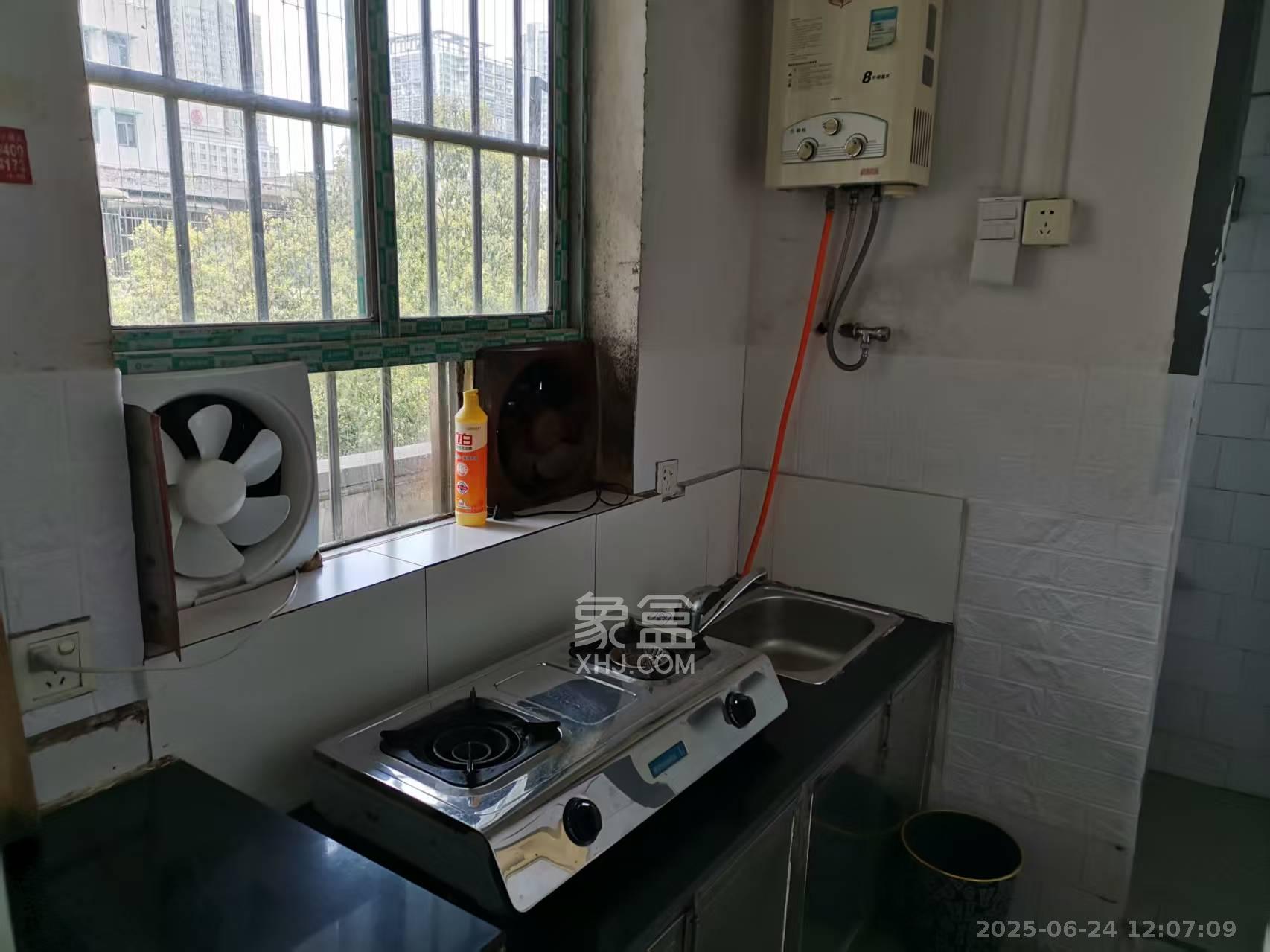 向韶村 2室1厅1卫 1300.0元/月 向韶村 2室1厅1卫 1300.0元/月室内图