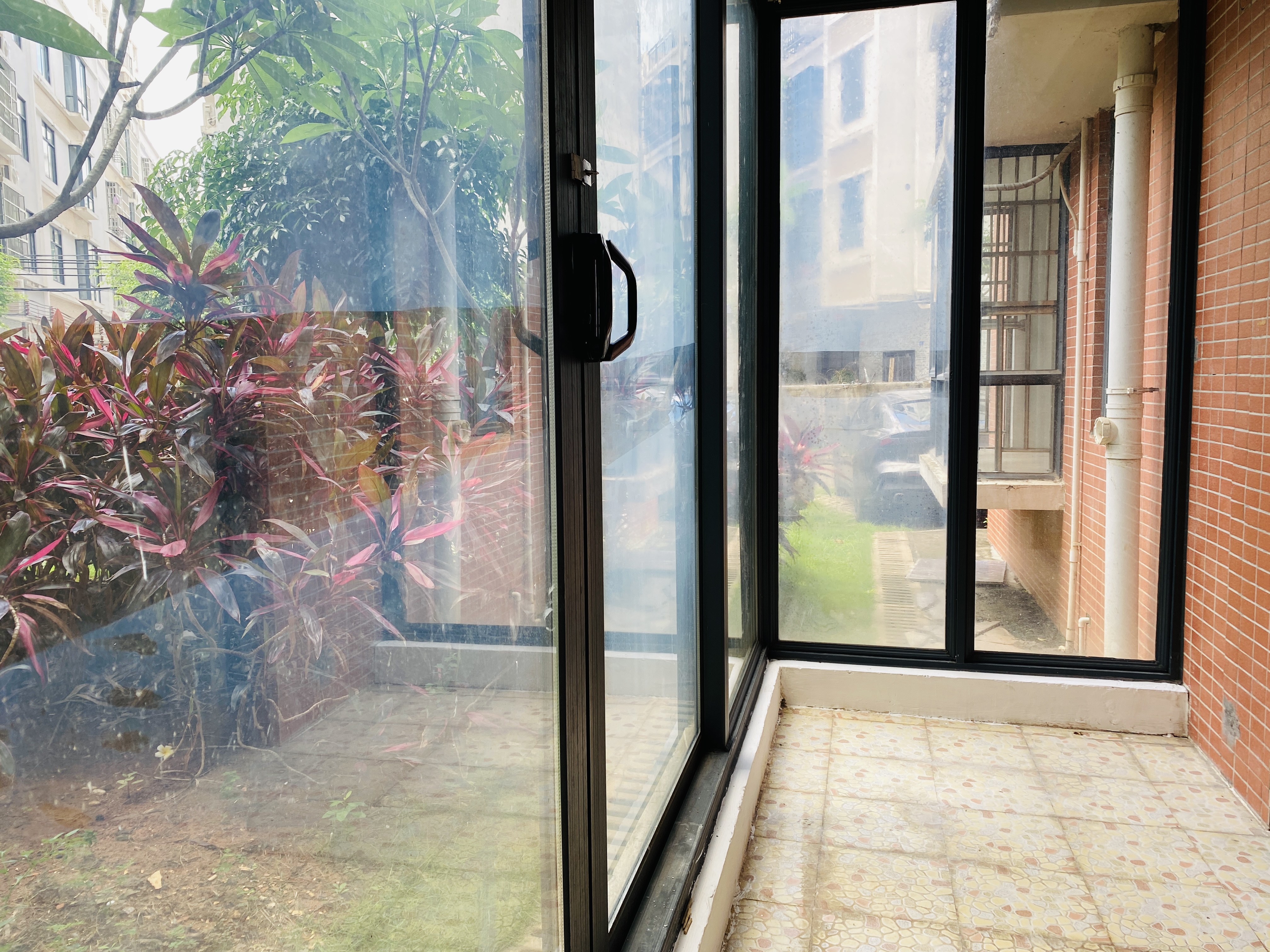 红城湖延长线(别名:滨江华庭) 2室2厅1卫 3300.0元/月 红城湖延长线(别名:滨江华庭) 2室2厅1卫 3300.0元/月室内图