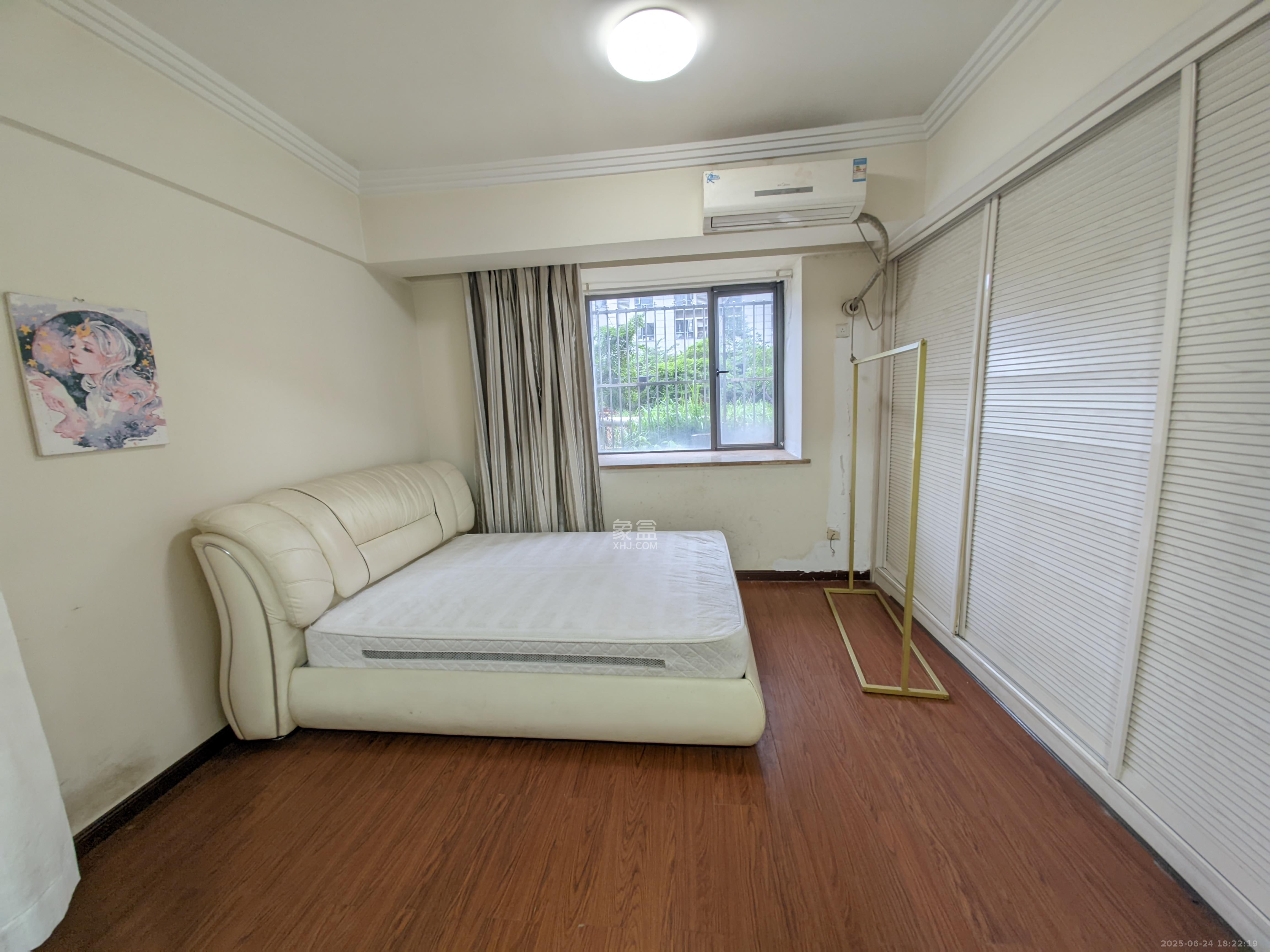 西子一间  0室0厅1卫    1400.0元/月室内图