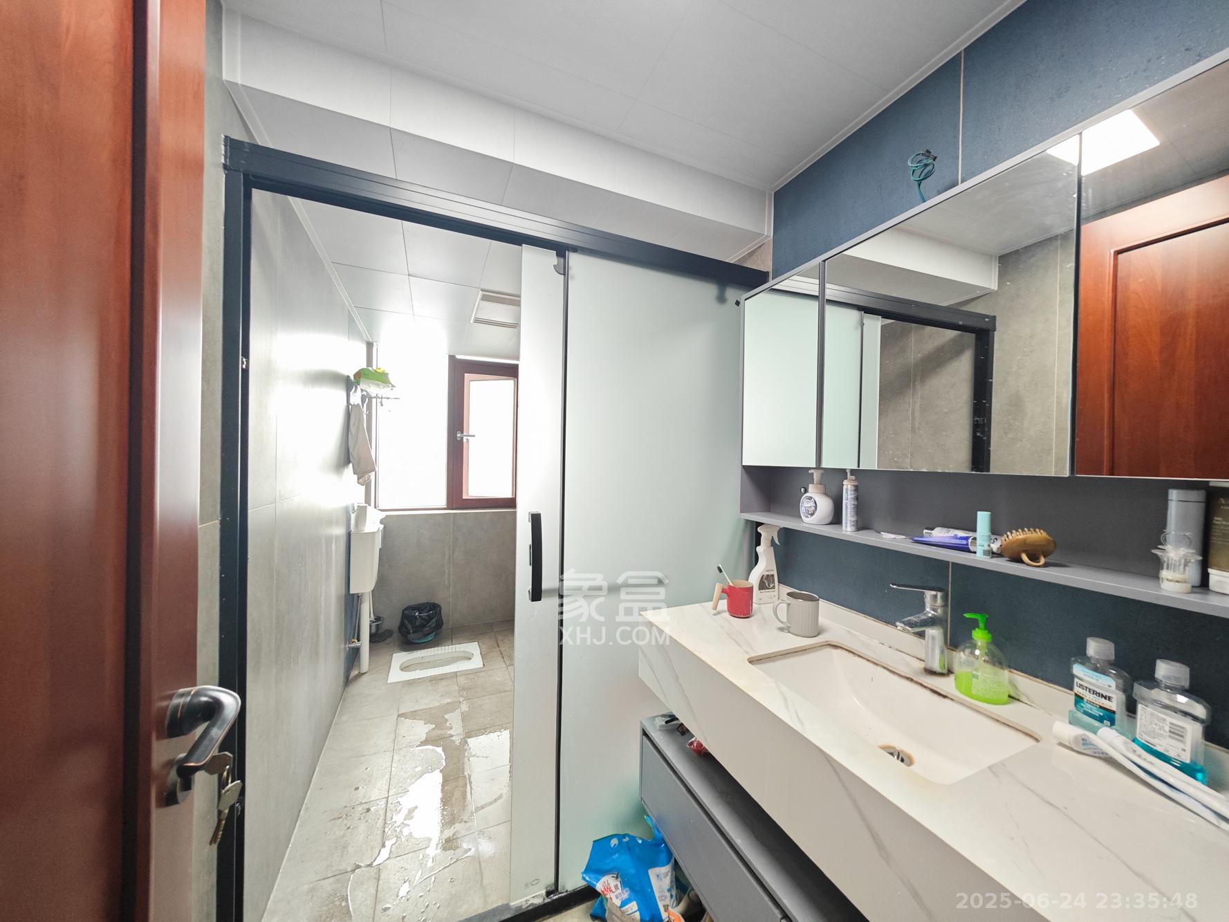 金质嘉苑 4室2厅2卫 190.0万 金质嘉苑 4室2厅2卫 190.0万卫生间