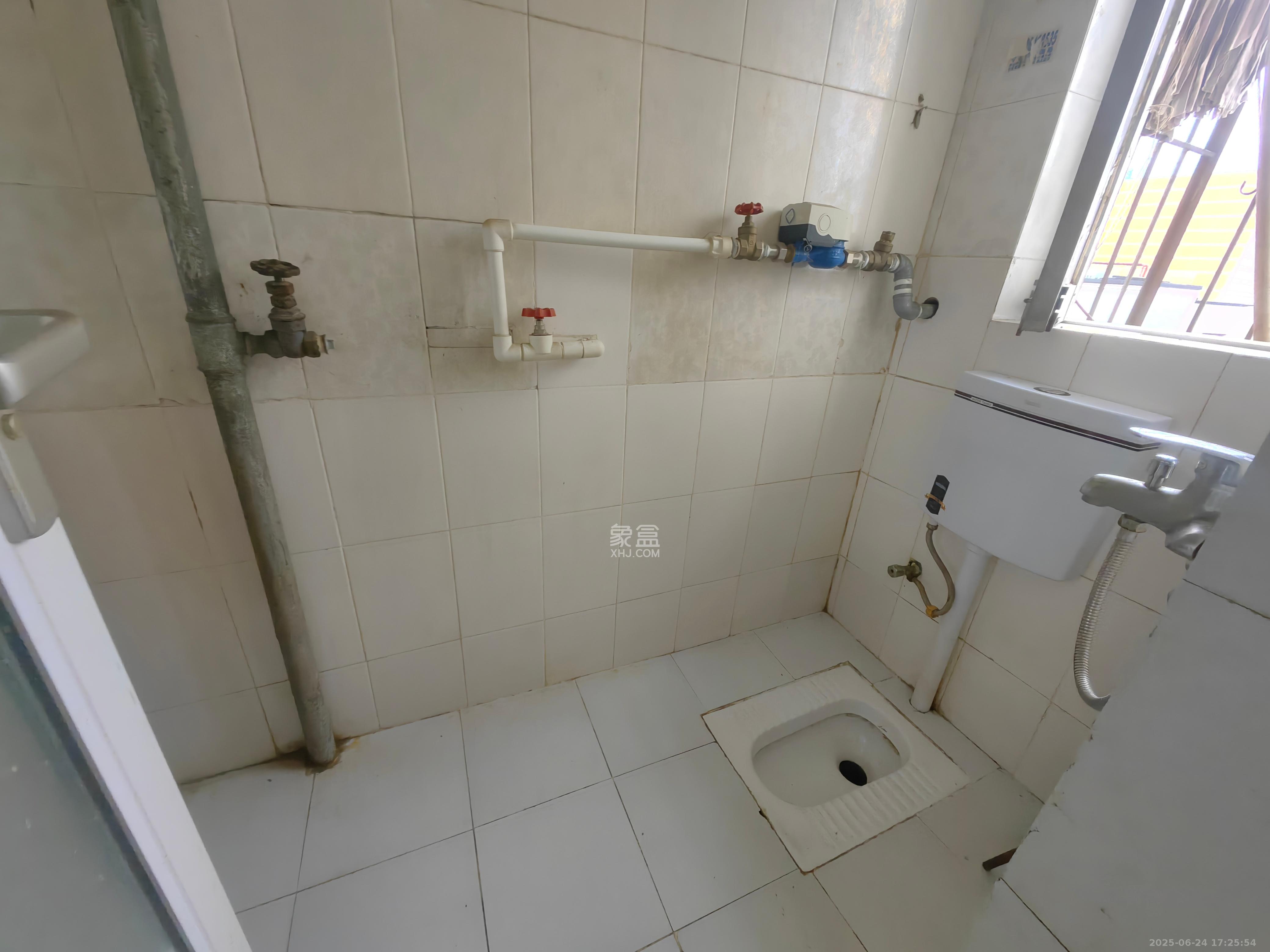 人民东路、人民中路散盘 3室1厅1卫 1700.0元/月 人民东路、人民中路散盘 3室1厅1卫 1700.0元/月室内图