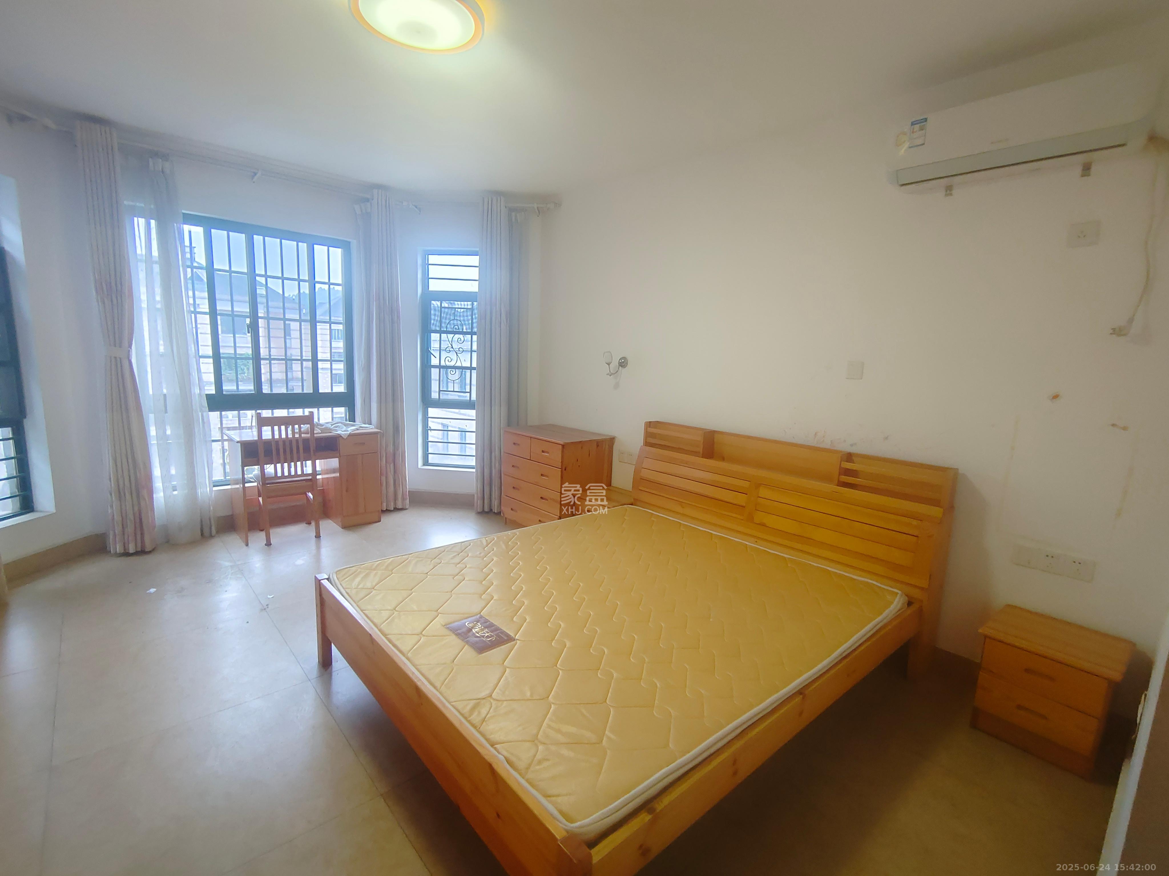 共和世家 3室2厅1卫 3200.0元/月 共和世家 3室2厅1卫 3200.0元/月室内图