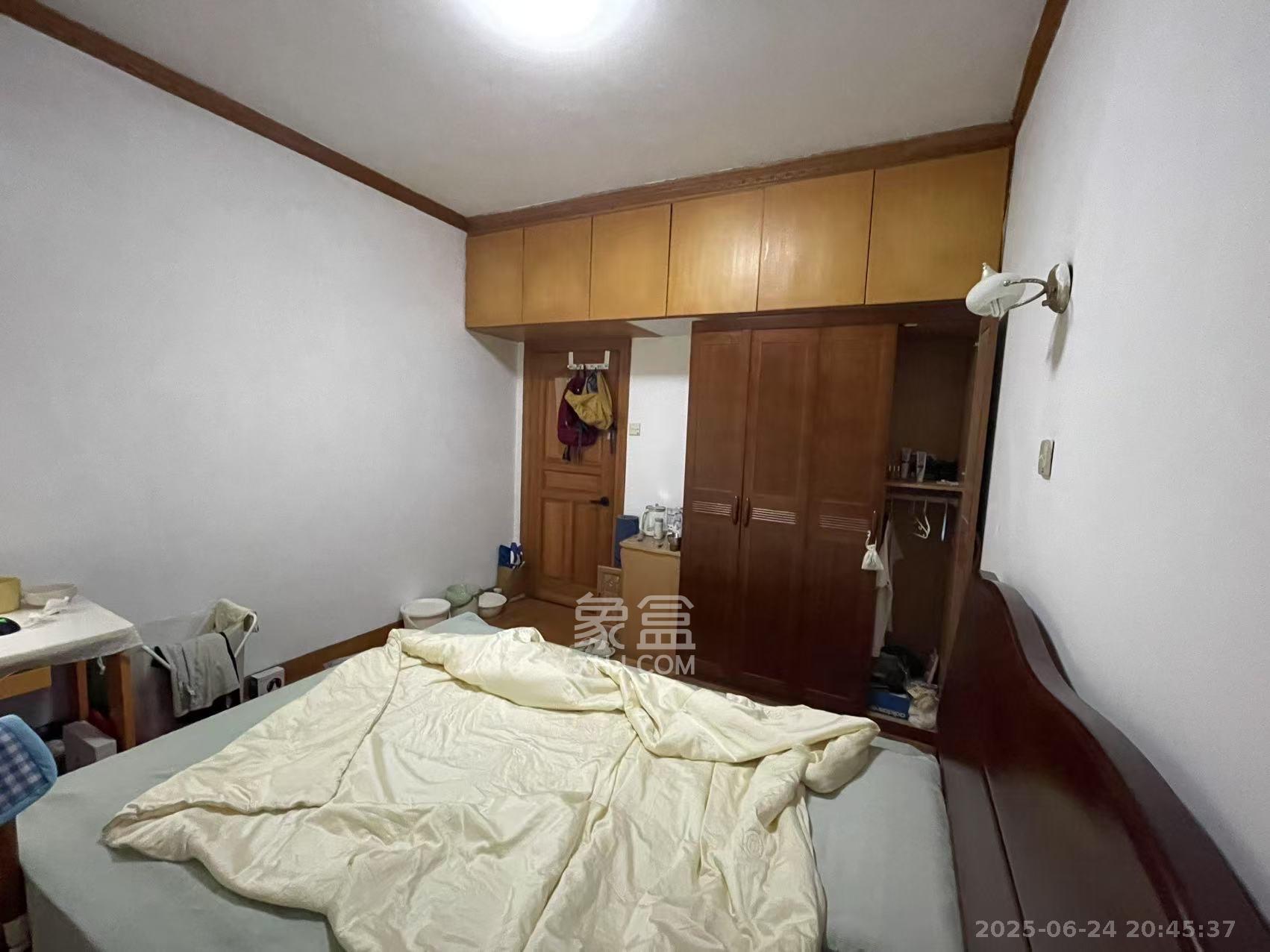 湖南财政经济学院教职工宿舍  1室0厅0卫    1100.0元/月室内图