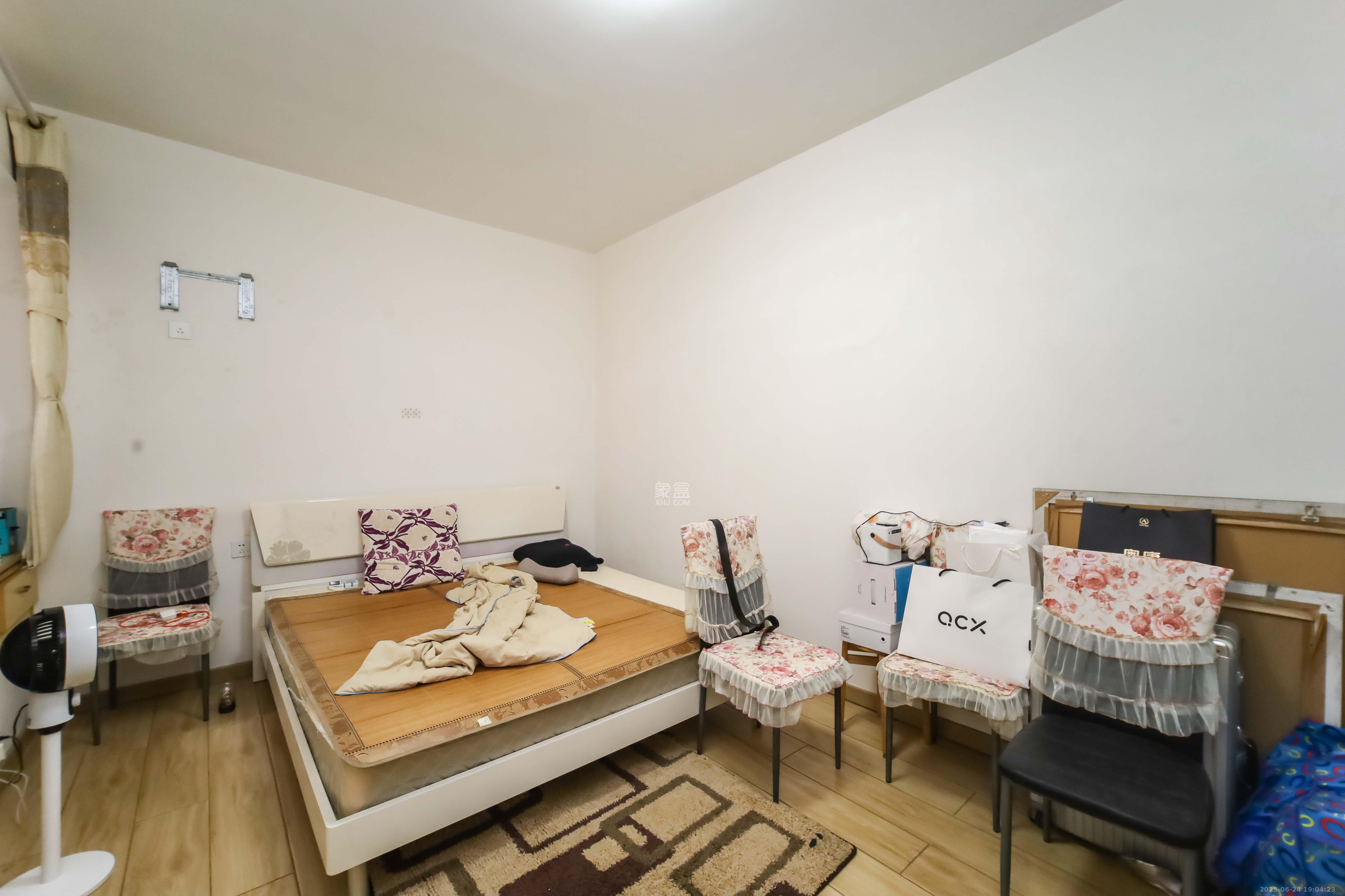 辉煌国际城一期 2室2厅1卫 68.0万 辉煌国际城一期 2室2厅1卫 68.0万卧室