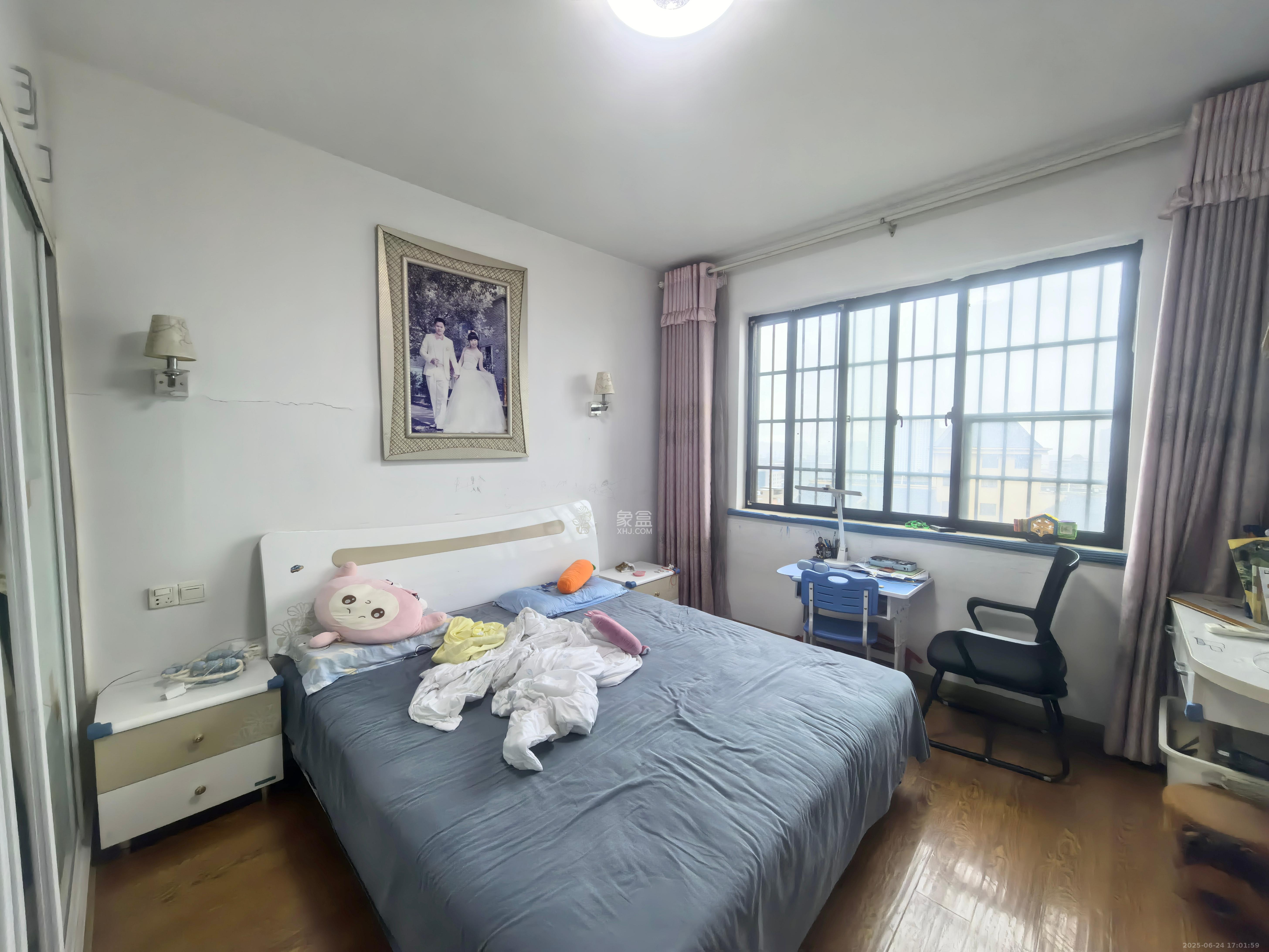 幸福郡音乐花园 3室2厅1卫 45.0万 幸福郡音乐花园 3室2厅1卫 45.0万客厅