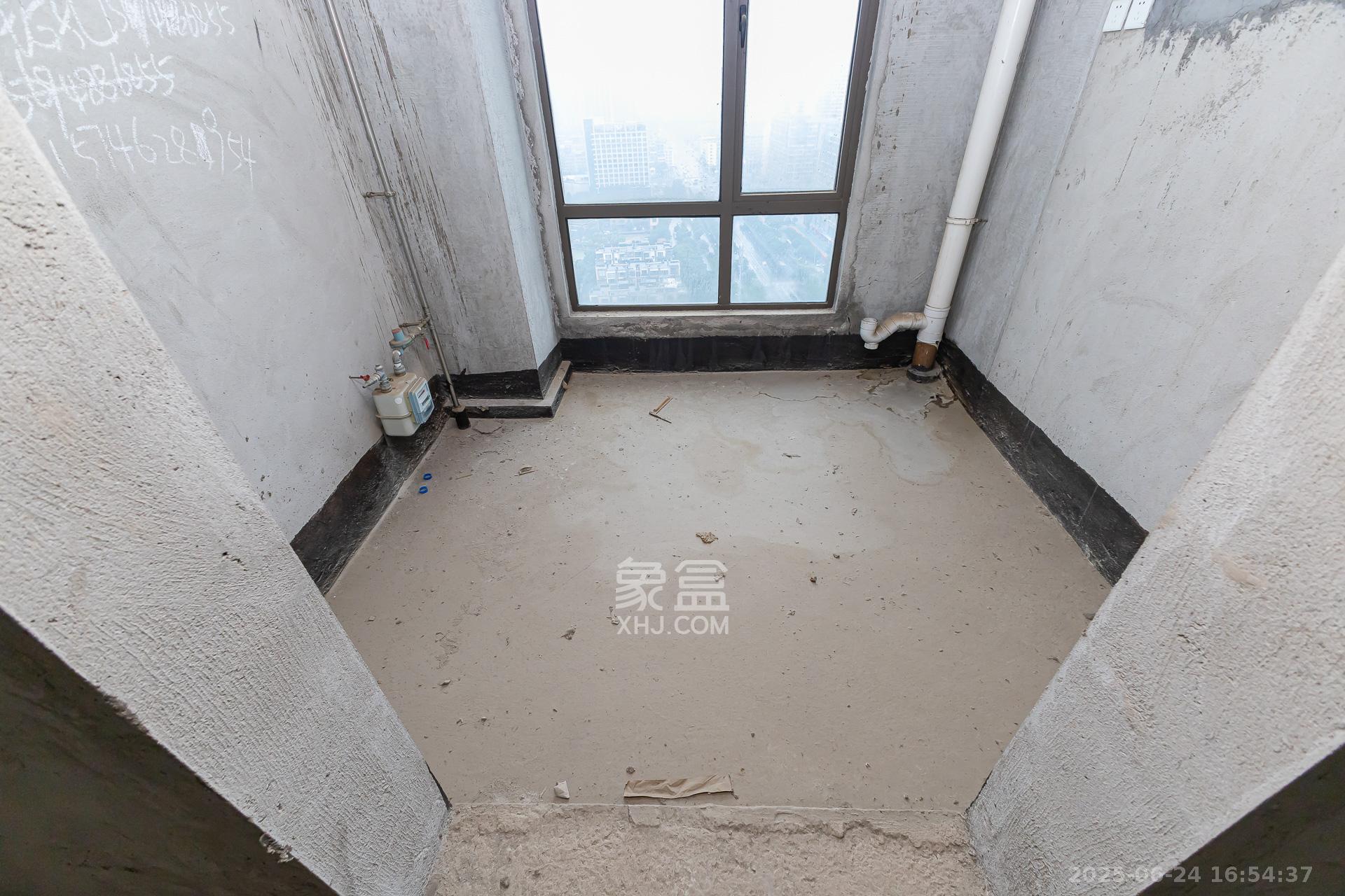 长高圆梦佳苑  4室2厅2卫    118.0万 长高圆梦佳苑  4室2厅2卫    118.0万厨房