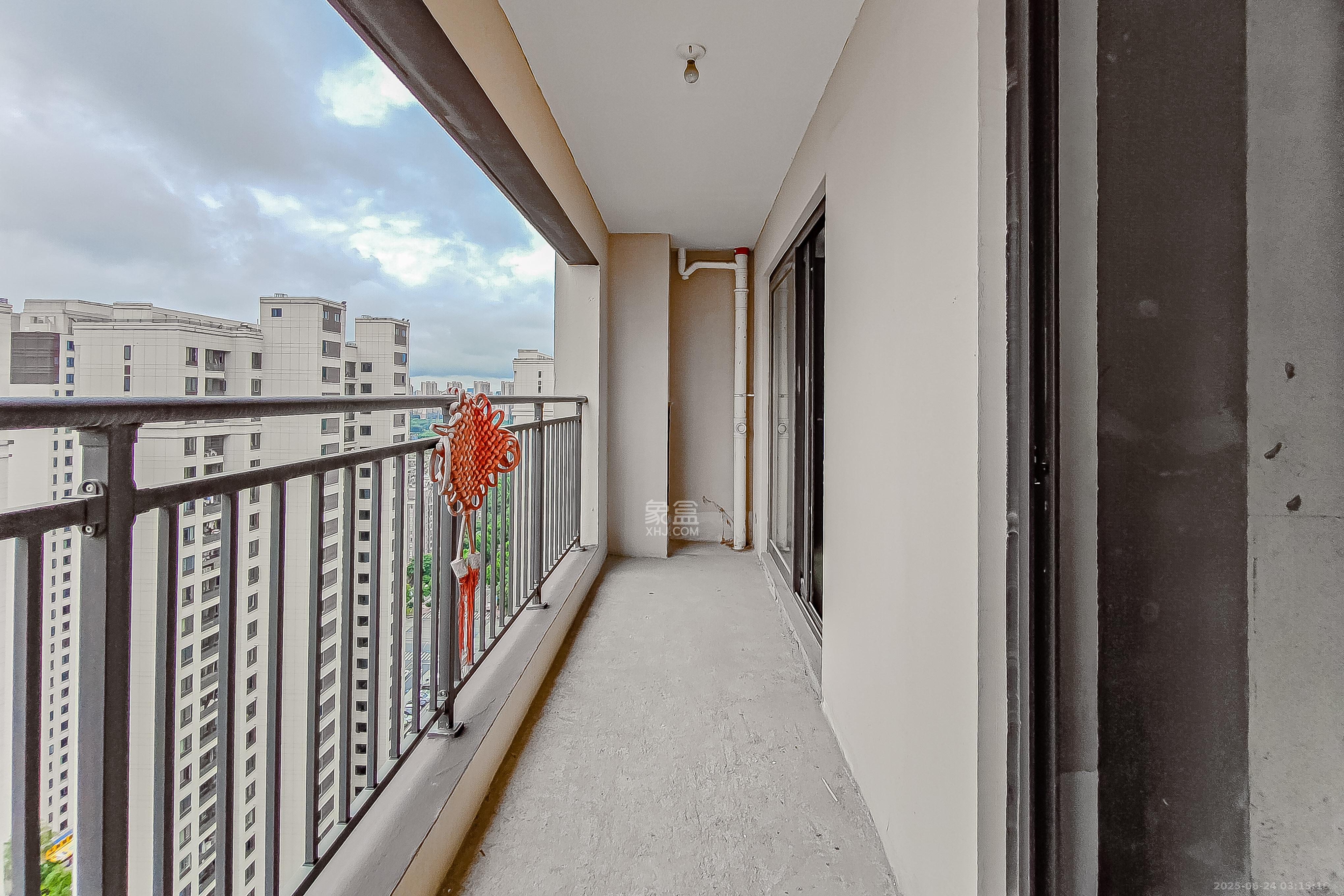 旭辉美的东樾城 4室2厅2卫 102.8万 旭辉美的东樾城 4室2厅2卫 102.8万阳台