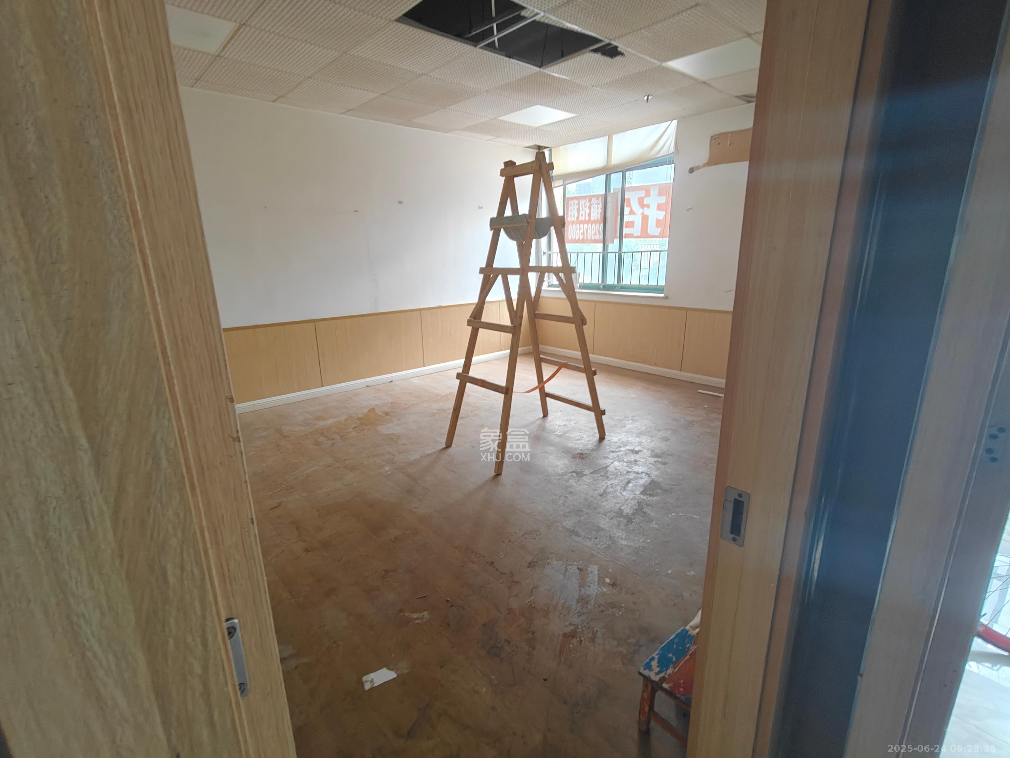 共和世家 9室1厅1卫 20000.0元/月 共和世家 9室1厅1卫 20000.0元/月室内图