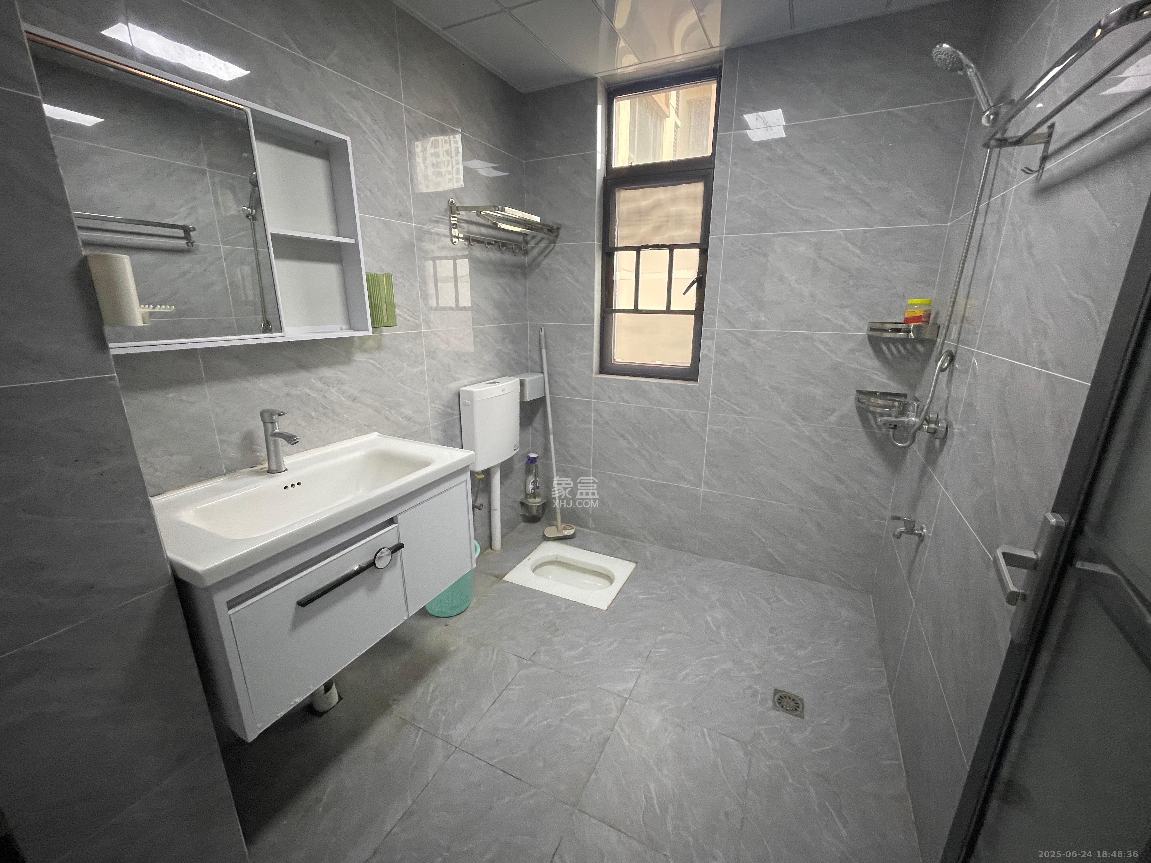 江山帝景雅典  3室2厅2卫    2400.0元/月 江山帝景雅典  3室2厅2卫    2400.0元/月室内图