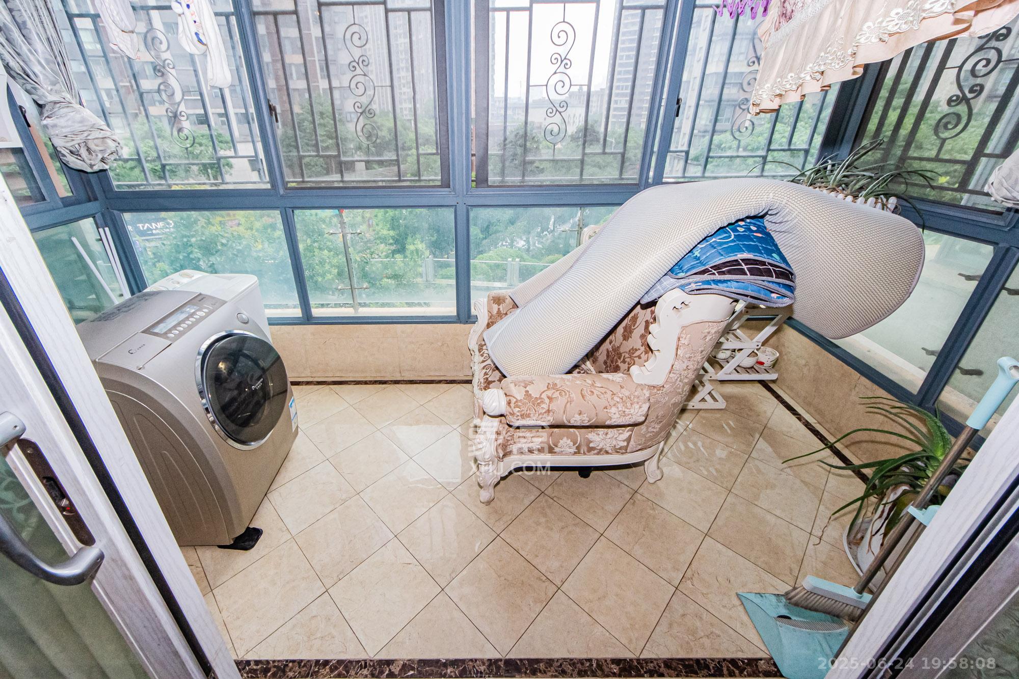 北辰三角洲D3区  4室2厅1卫    160.0万 北辰三角洲D3区  4室2厅1卫    160.0万阳台