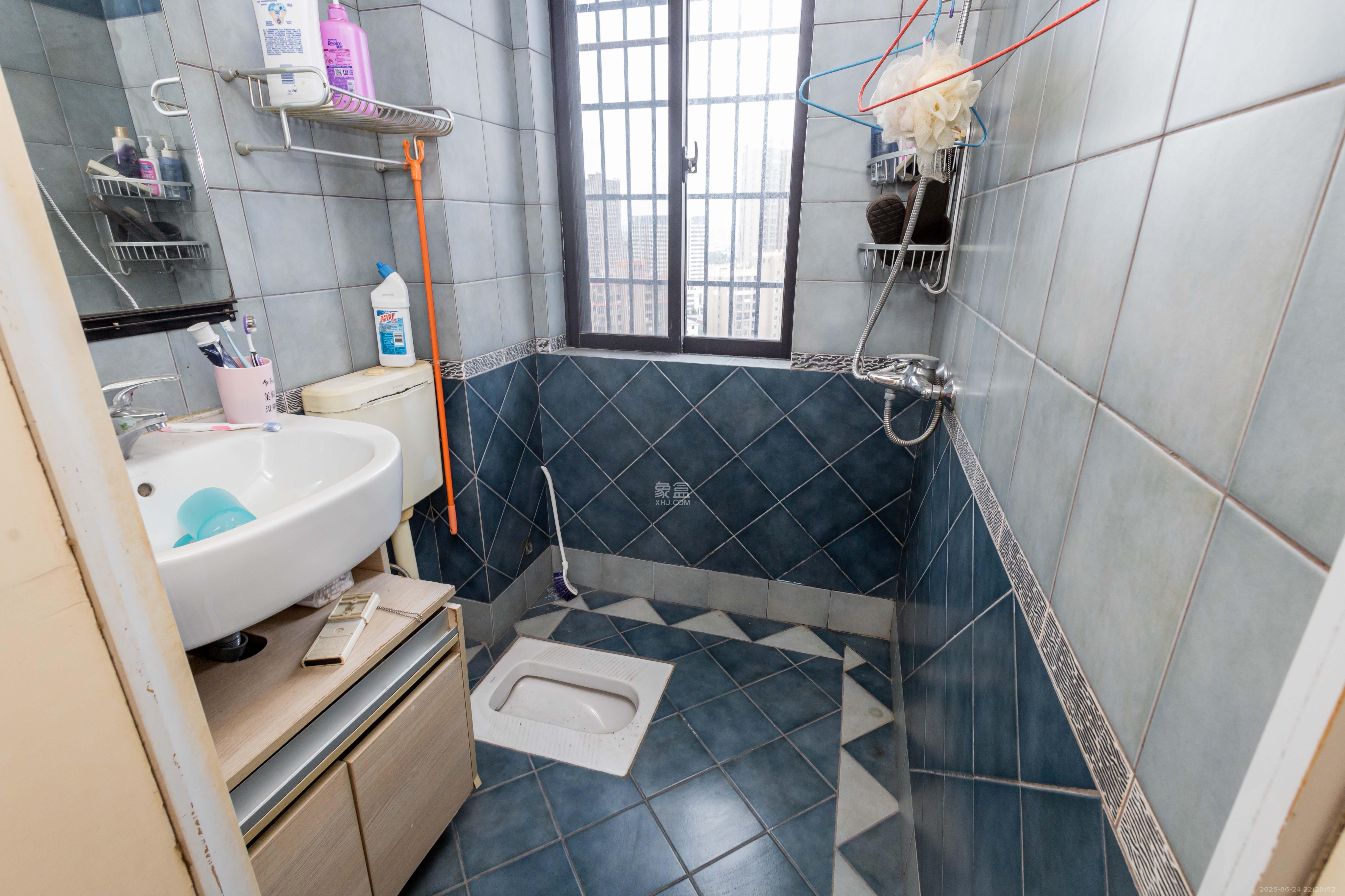 康桥长郡 4室2厅2卫 110.0万 康桥长郡 4室2厅2卫 110.0万卫生间