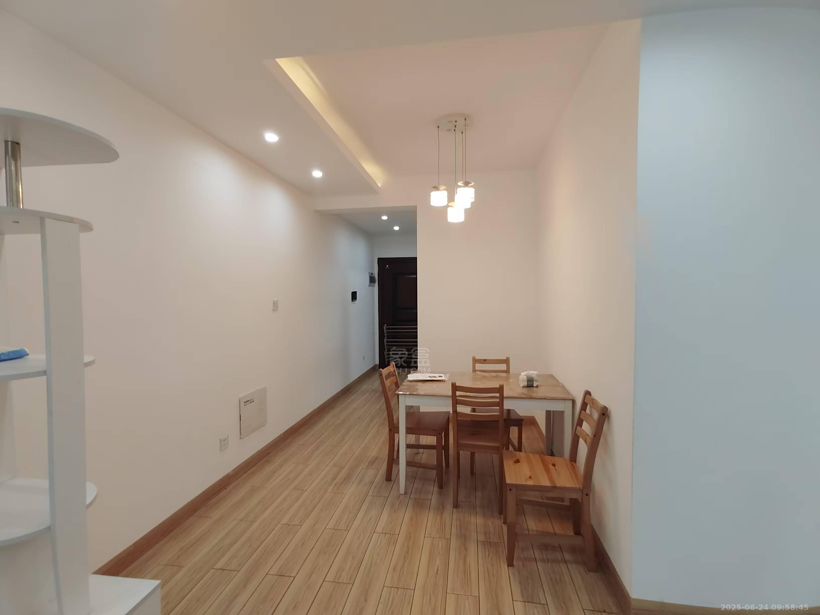 春藤小镇  2室2厅1卫   1600.00元/月室内图