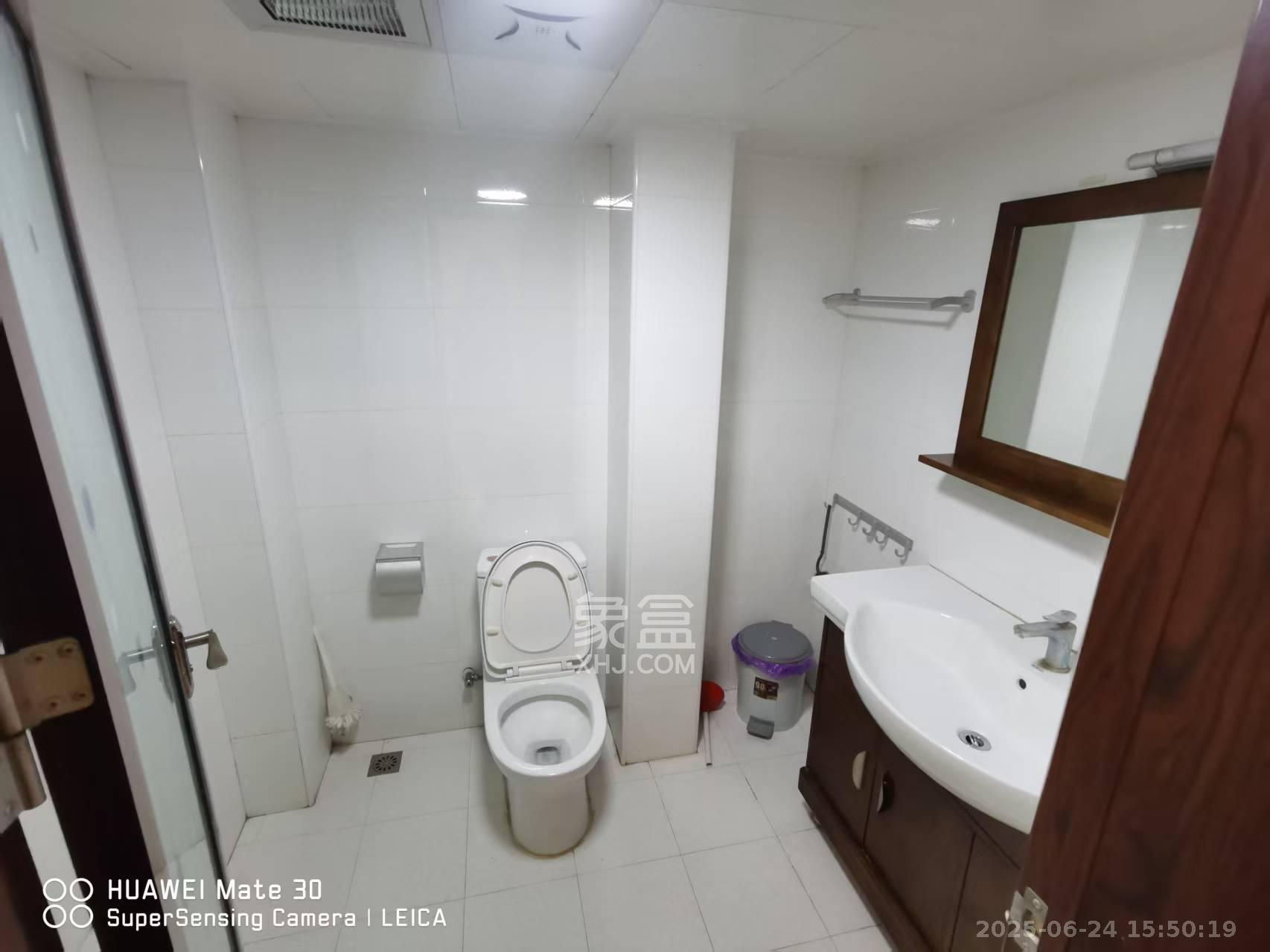 宏景名厦  3室1厅2卫   3200.00元/月室内图