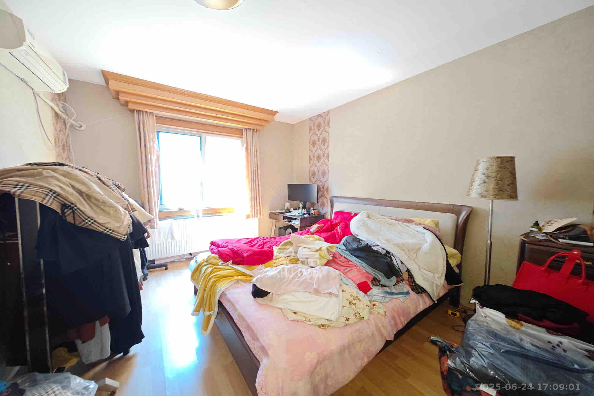 泰时花园 5室2厅2卫 3000.0元/月 泰时花园 5室2厅2卫 3000.0元/月室内图