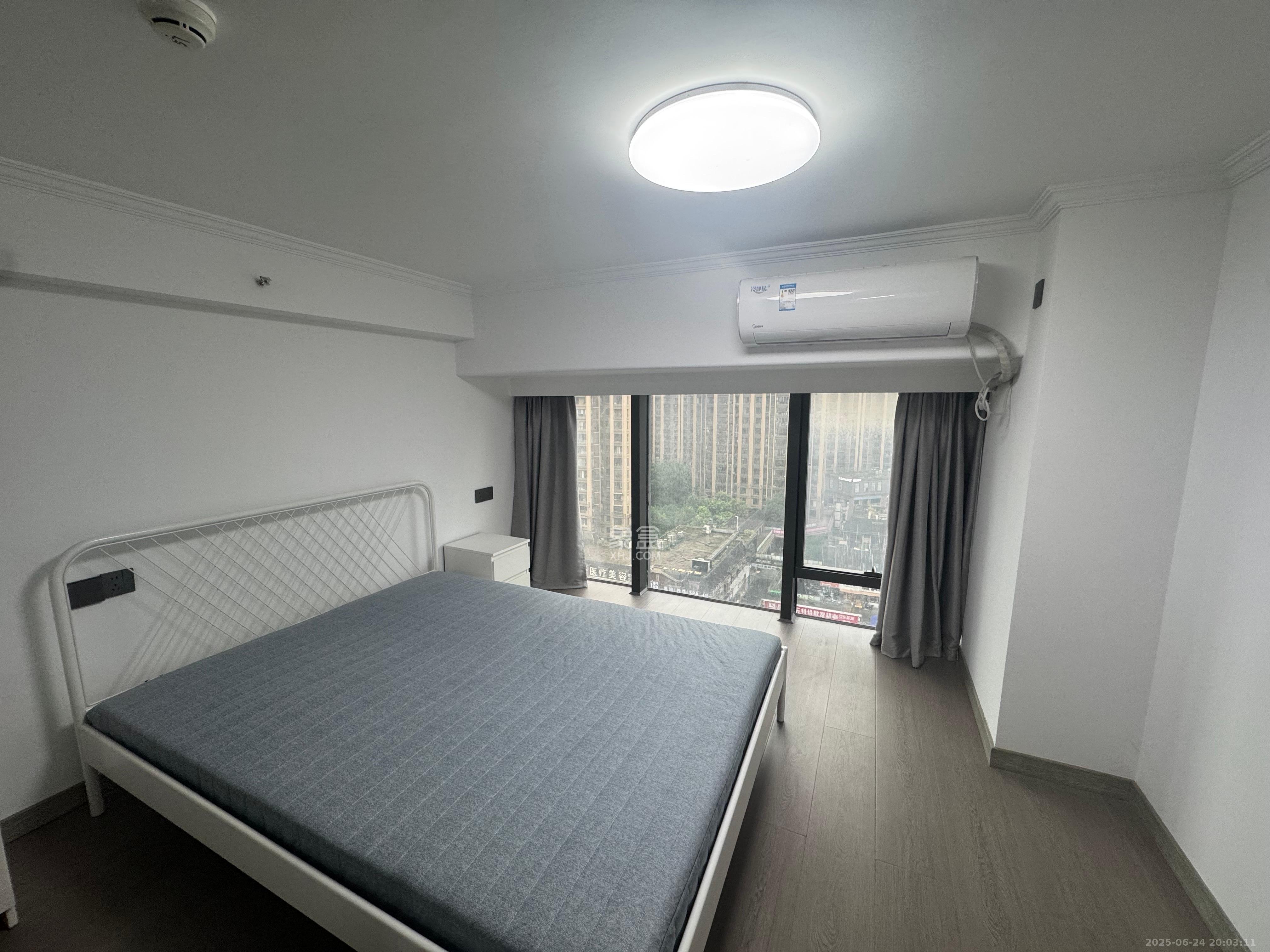 龙湖铂金岛 2室1厅1卫 2400.0元/月 龙湖铂金岛 2室1厅1卫 2400.0元/月室内图