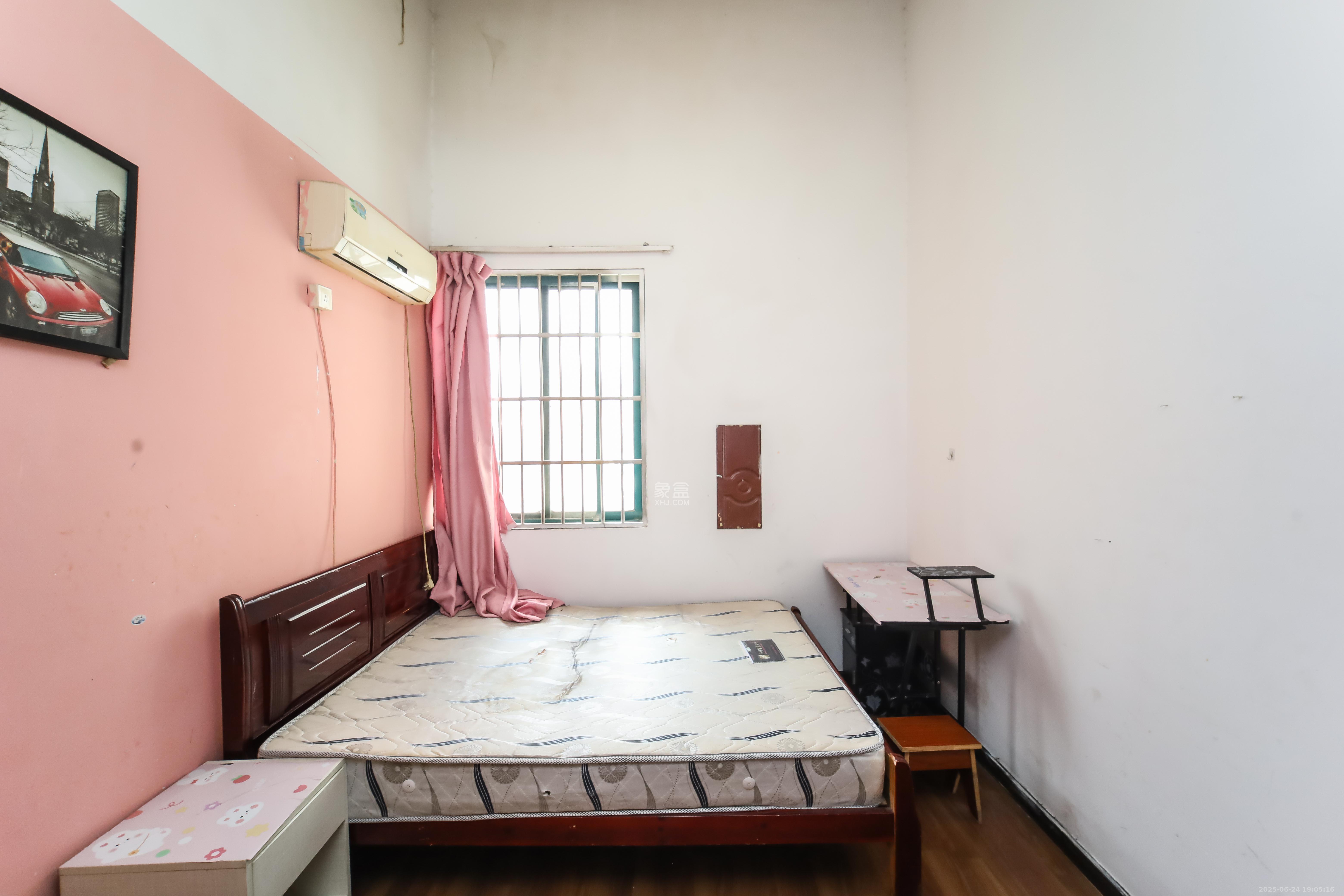 东方新城 5室2厅2卫 80.0万 东方新城 5室2厅2卫 80.0万卧室