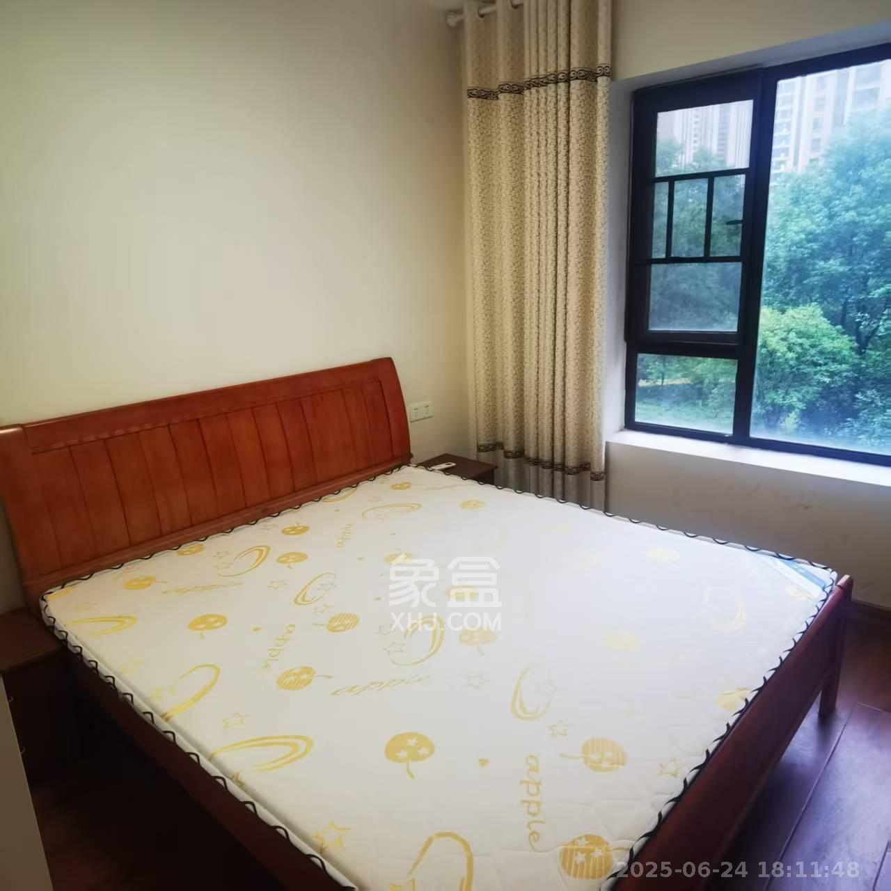 卓越浅水湾  3室2厅2卫    2600.0元/月 卓越浅水湾  3室2厅2卫    2600.0元/月室内图