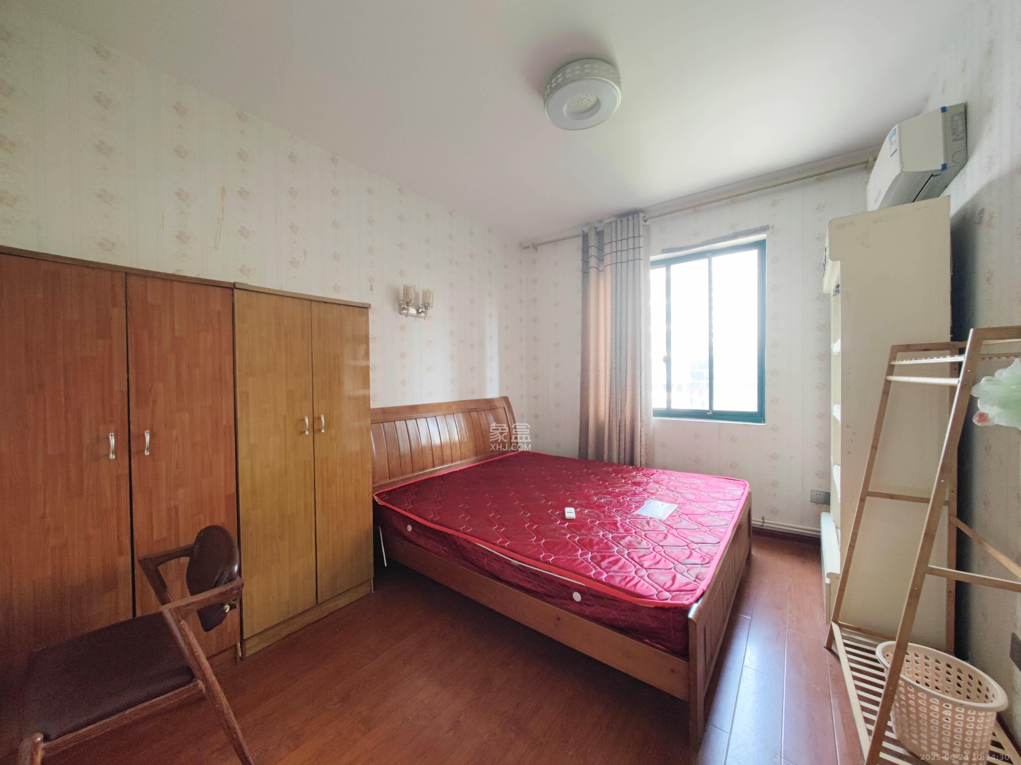 华盛世纪新城  3室2厅2卫    102.0万卧室