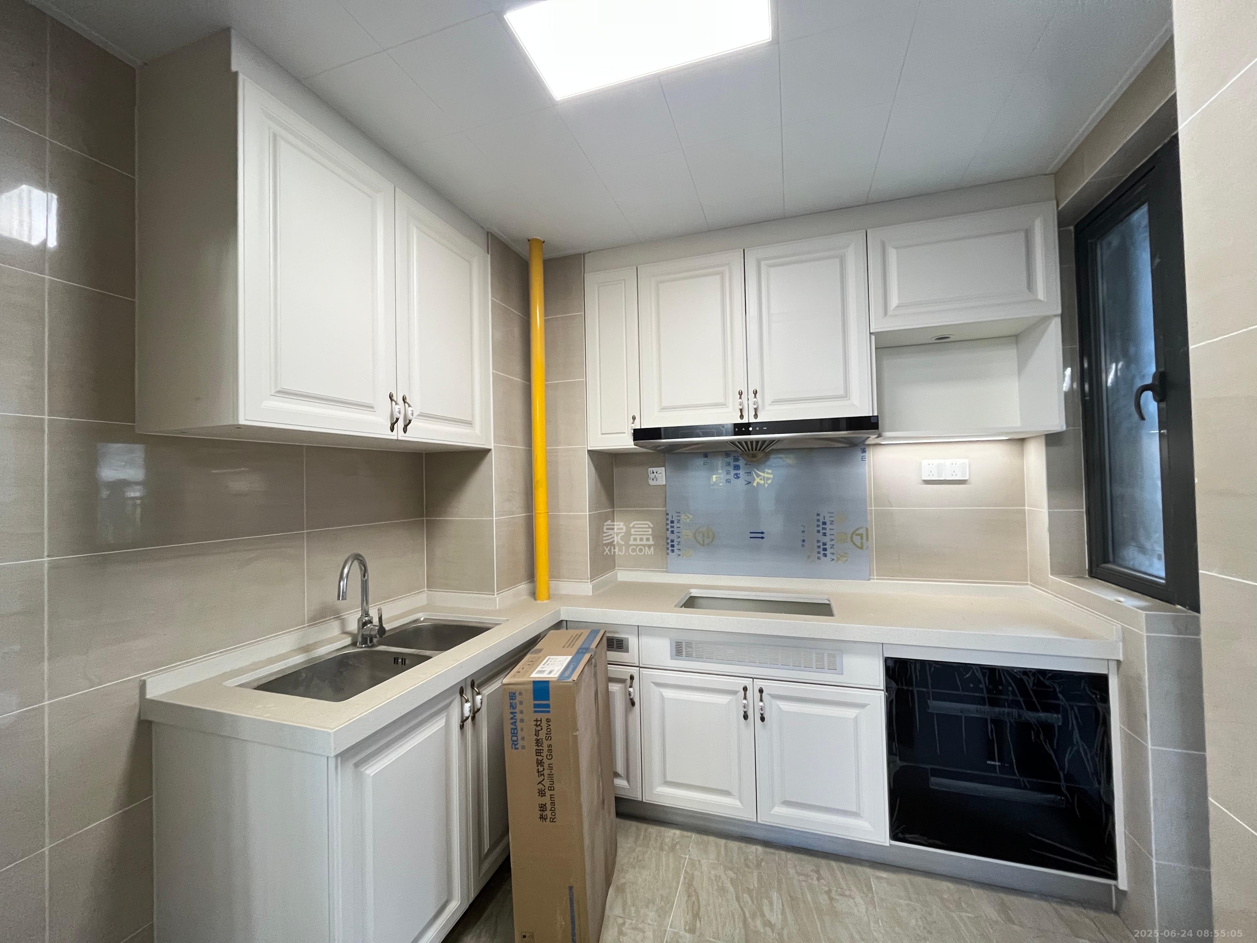 恒大江湾  3室2厅2卫    2500.0元/月 恒大江湾  3室2厅2卫    2500.0元/月室内图