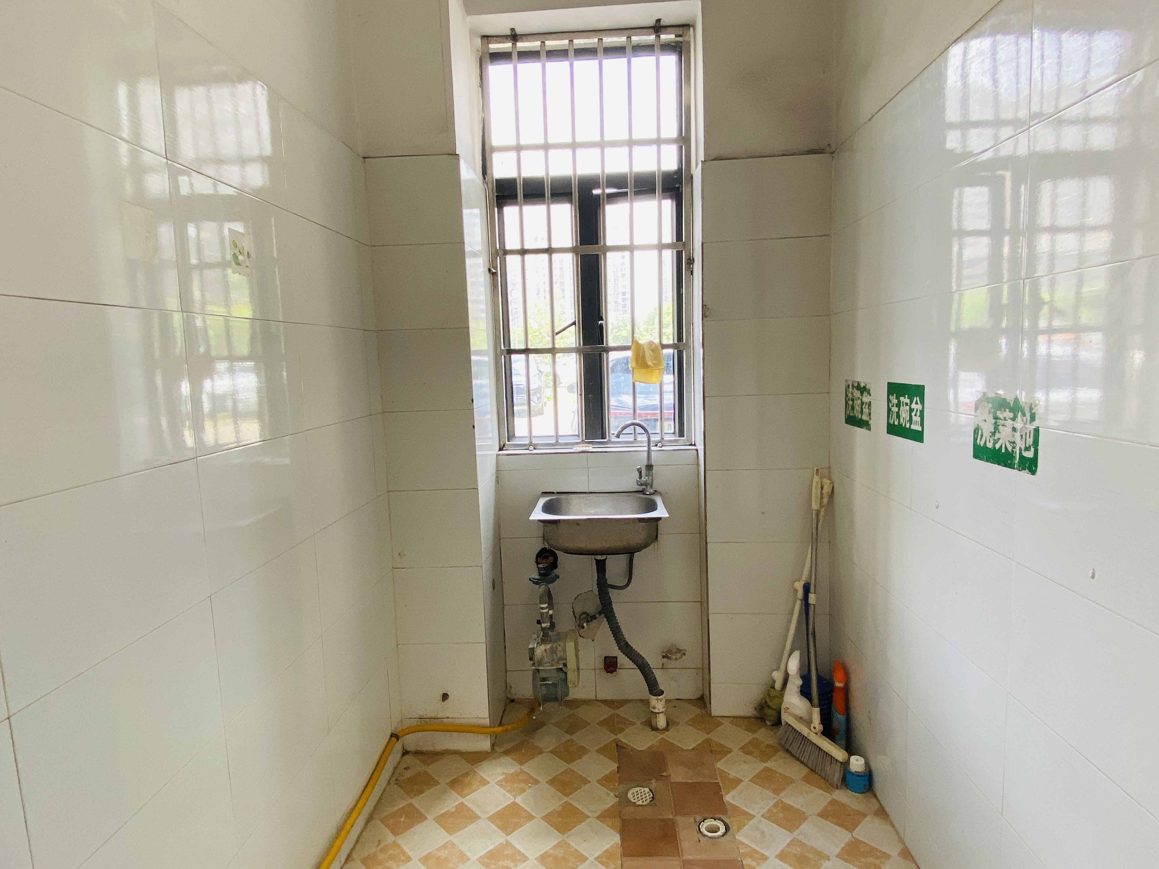 红城湖延长线(别名:滨江华庭) 2室2厅1卫 3300.0元/月 红城湖延长线(别名:滨江华庭) 2室2厅1卫 3300.0元/月室内图