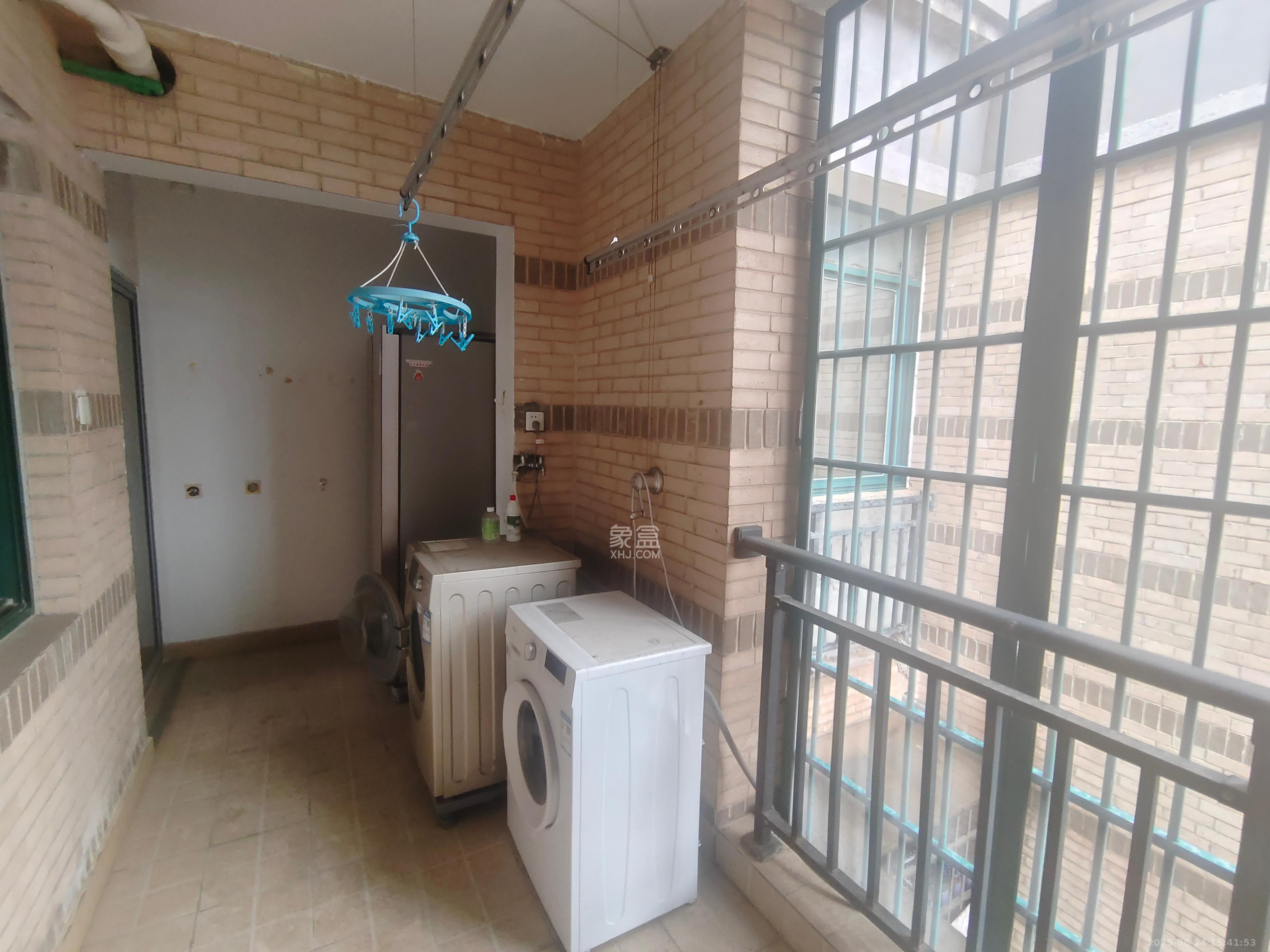 共和世家 3室2厅1卫 3200.0元/月 共和世家 3室2厅1卫 3200.0元/月室内图