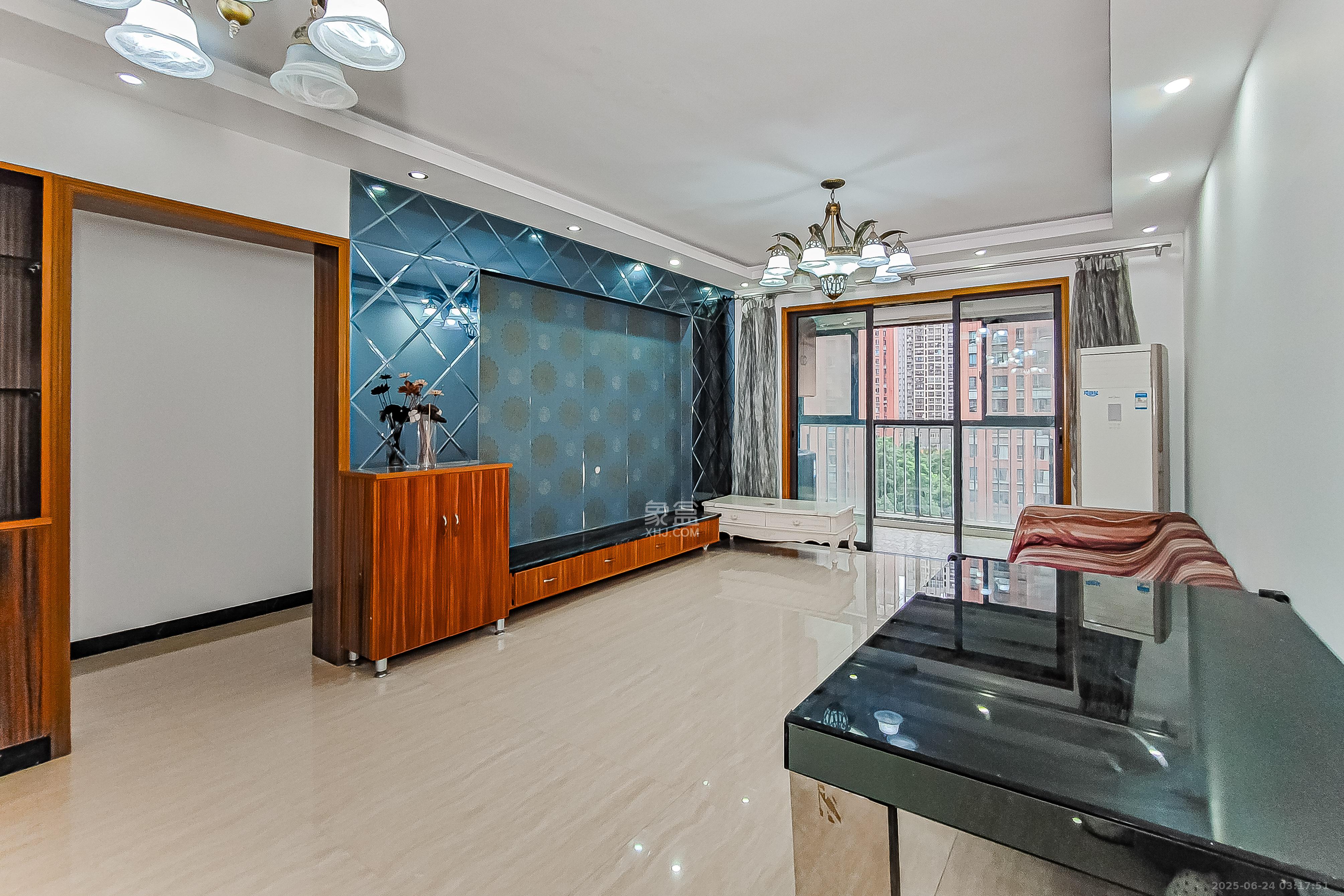 华润凤凰城二期 3室2厅1卫 75.0万 华润凤凰城二期 3室2厅1卫 75.0万客厅