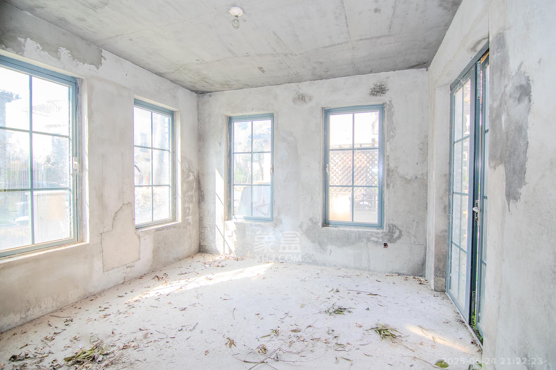 中粮北纬28°别墅  8室2厅6卫    1050.0万 中粮北纬28°别墅  8室2厅6卫    1050.0万卧室