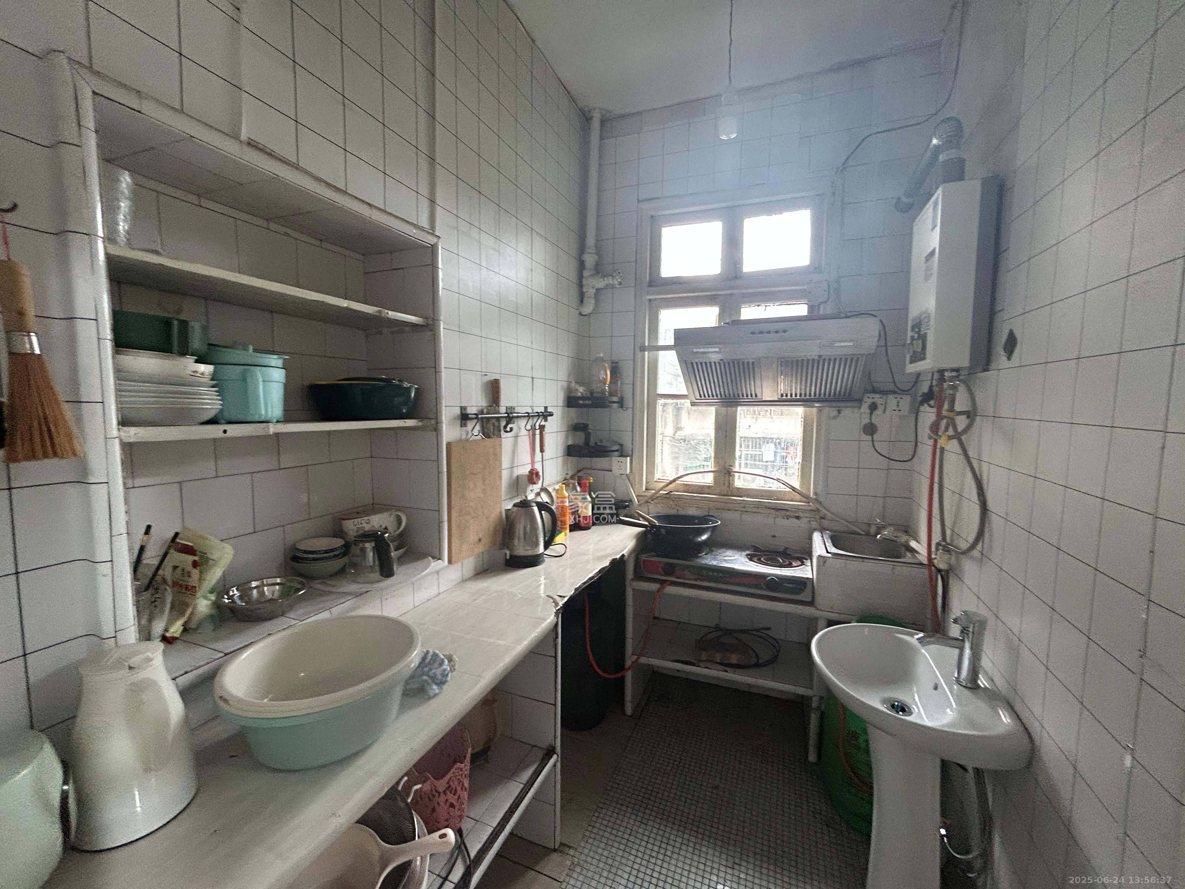 红花坡社区 3室1厅1卫 1500.0元/月 红花坡社区 3室1厅1卫 1500.0元/月室内图