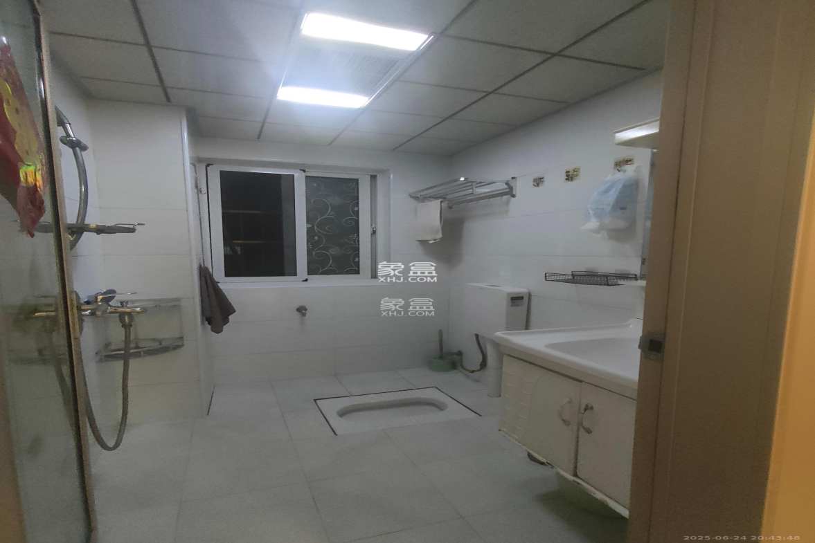 嘉顺苑 3室2厅1卫 2100.0元/月 嘉顺苑 3室2厅1卫 2100.0元/月室内图