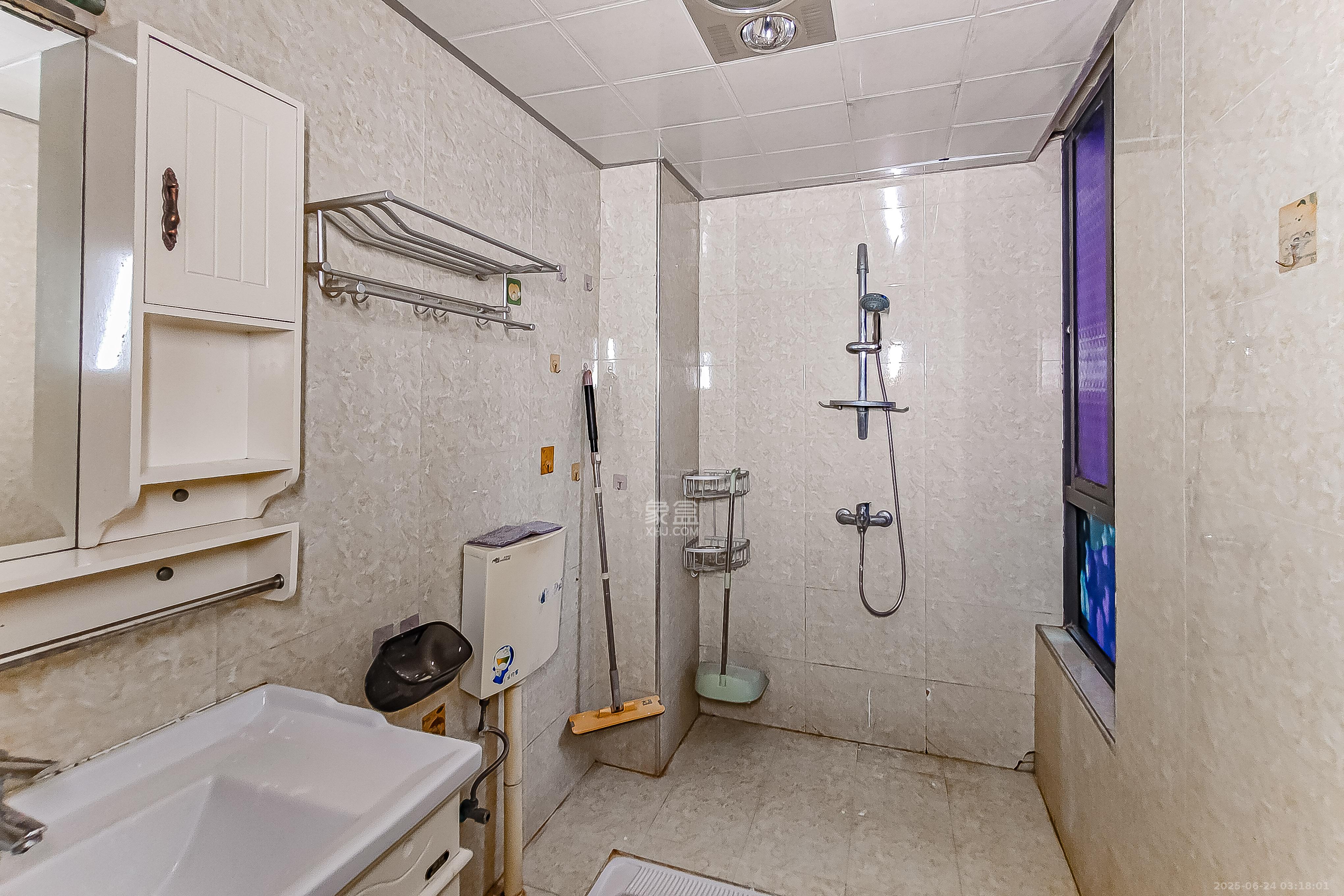 华润凤凰城二期 3室2厅1卫 75.0万 华润凤凰城二期 3室2厅1卫 75.0万卫生间